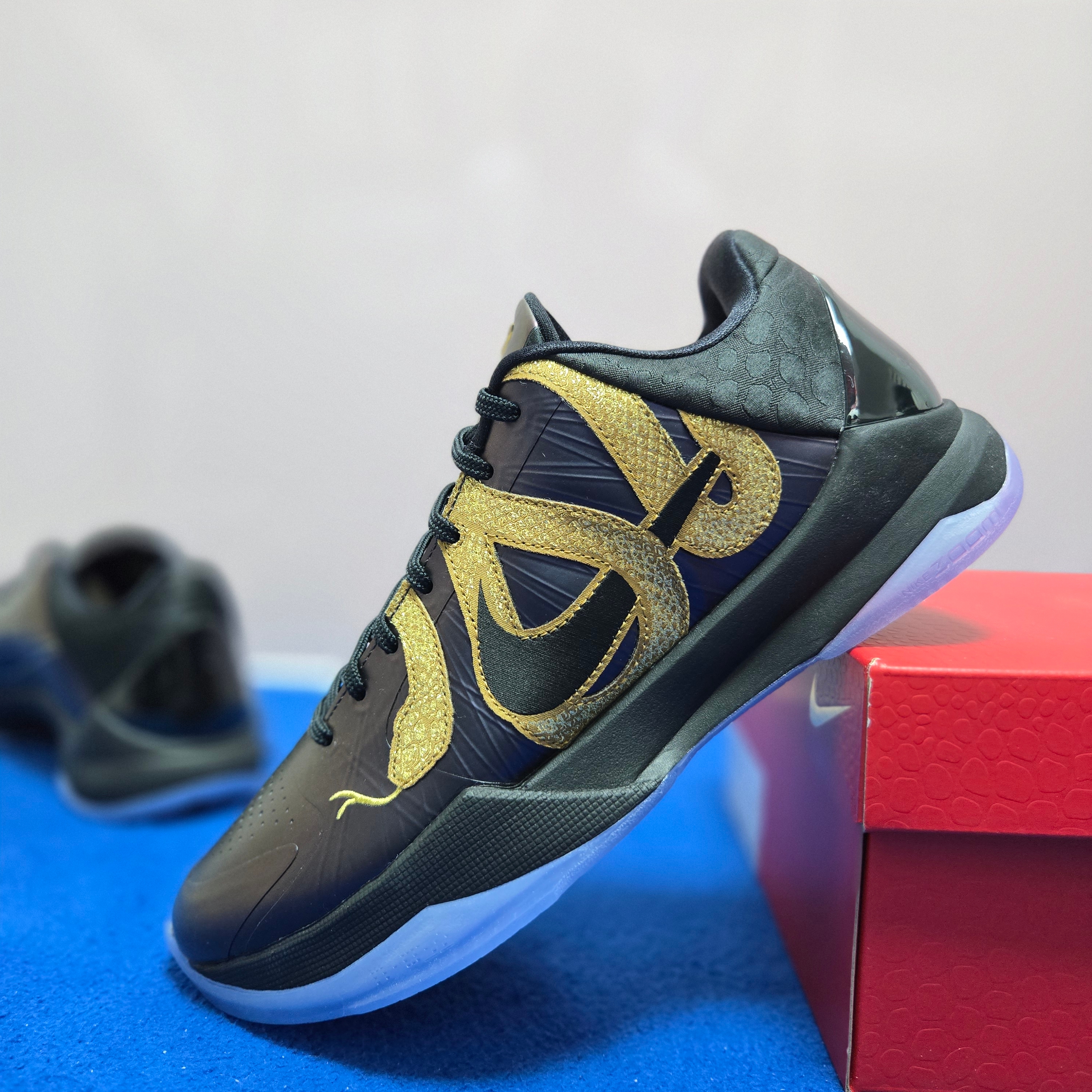 Nike Kobe 5 Protro Year of the Mamba Eggplant 착용 스타일 - 1