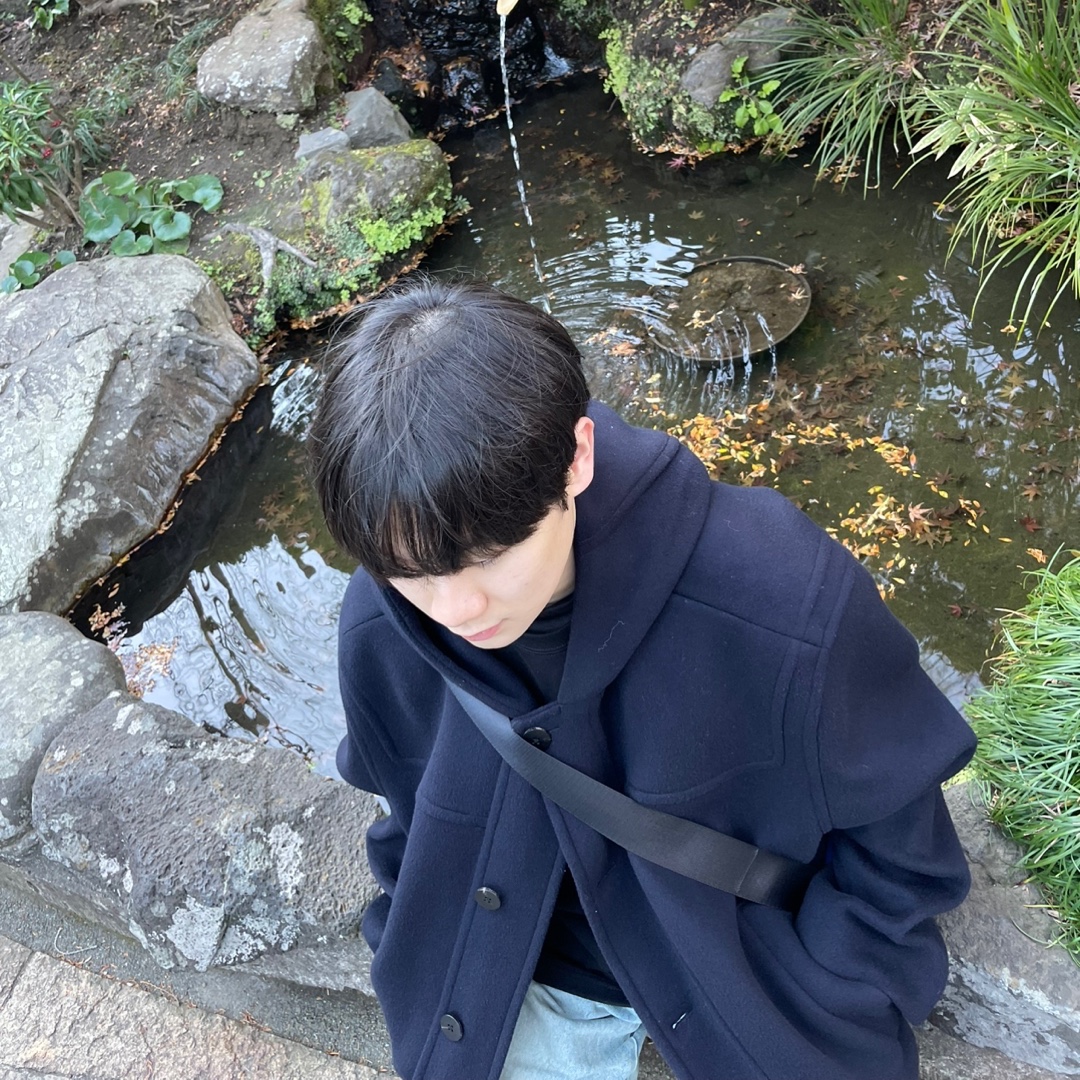 Uniqlo UT x Kaws Long Sleeve Sweatshirt Black, Wooyoungmi Wool Hooded Jacket Navy - 24FW 착용 스타일