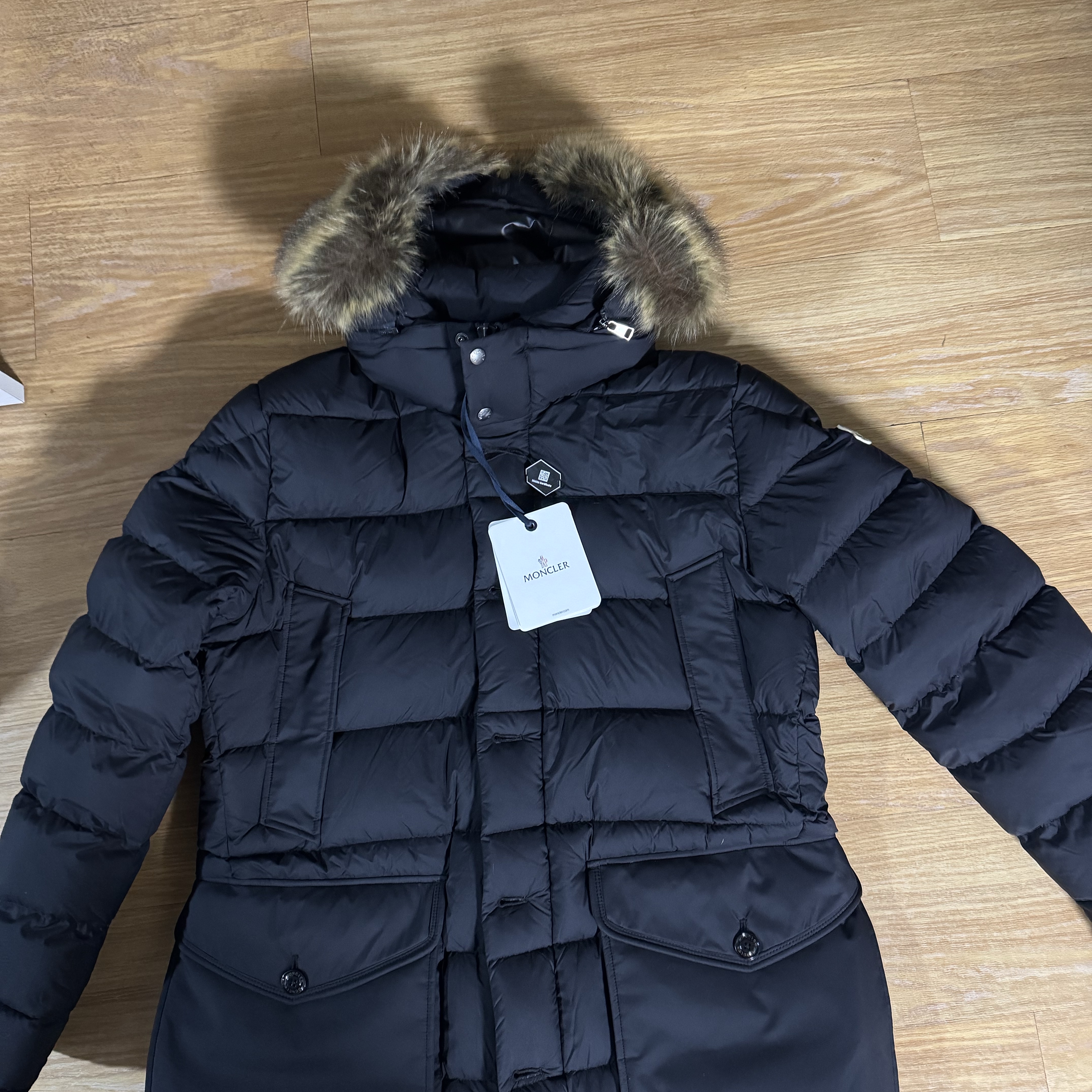 Moncler Clunye Short Down Jacket Black - 24FW 착용 스타일