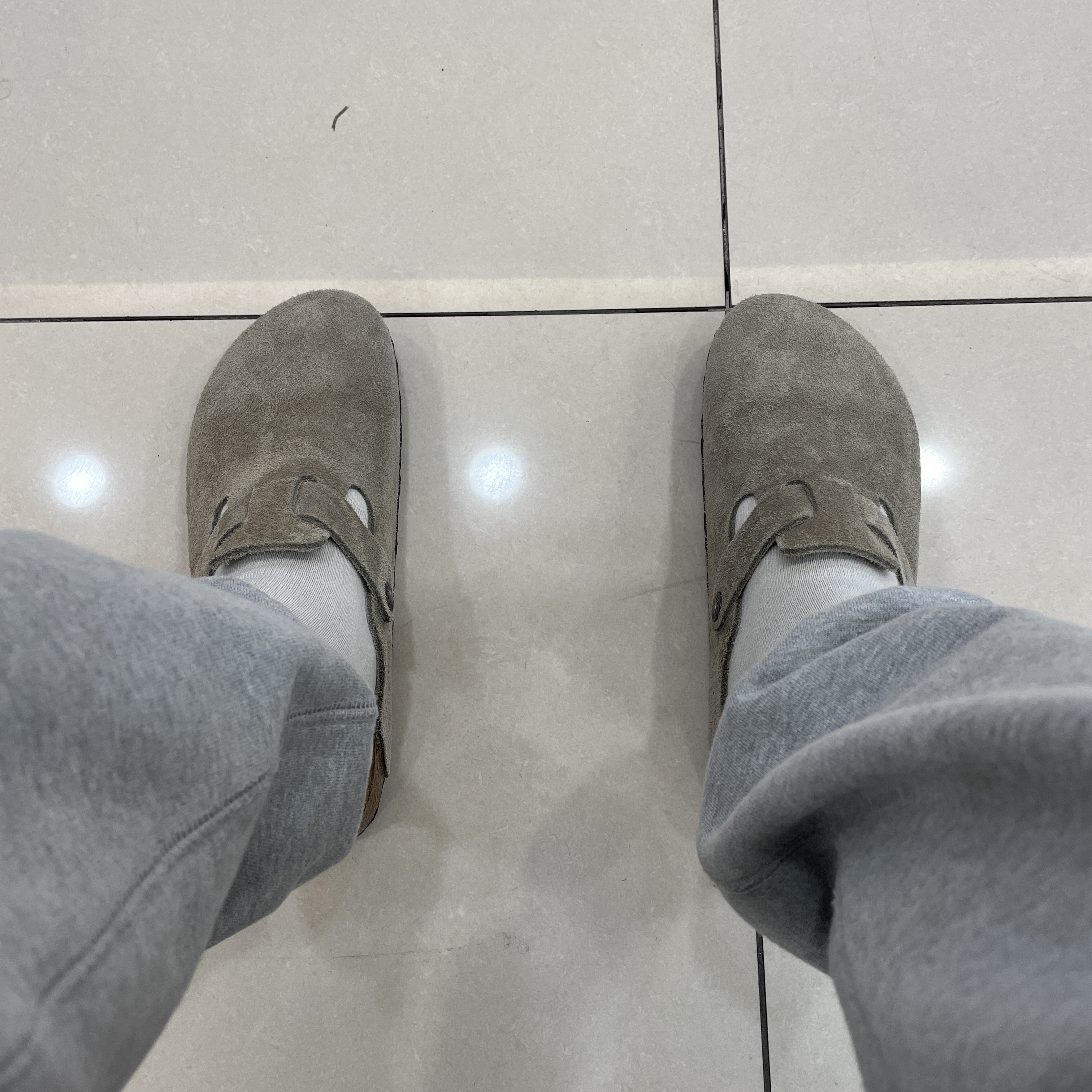 Birkenstock Boston Soft Footbed Taupe - Narrow 착용 스타일