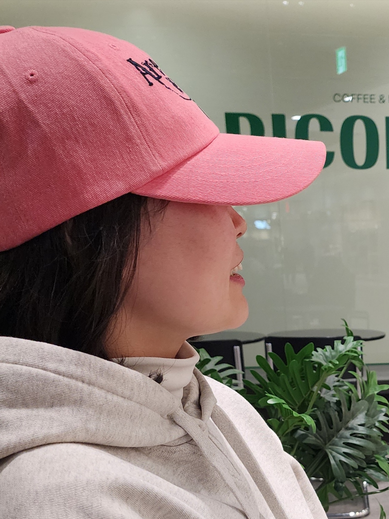 DVAN Are We One? Pigment Emb Ball Cap Neon Pink 착용 스타일 - 1