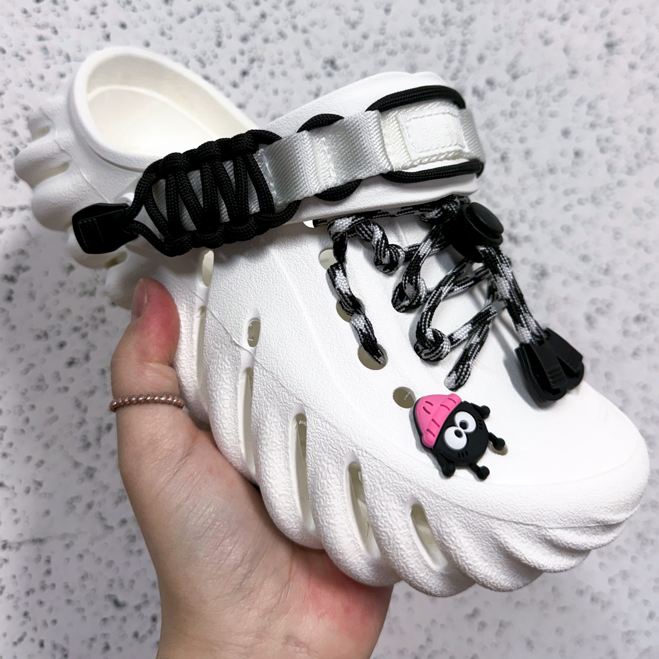 Crocs Echo Clog White 착용 스타일