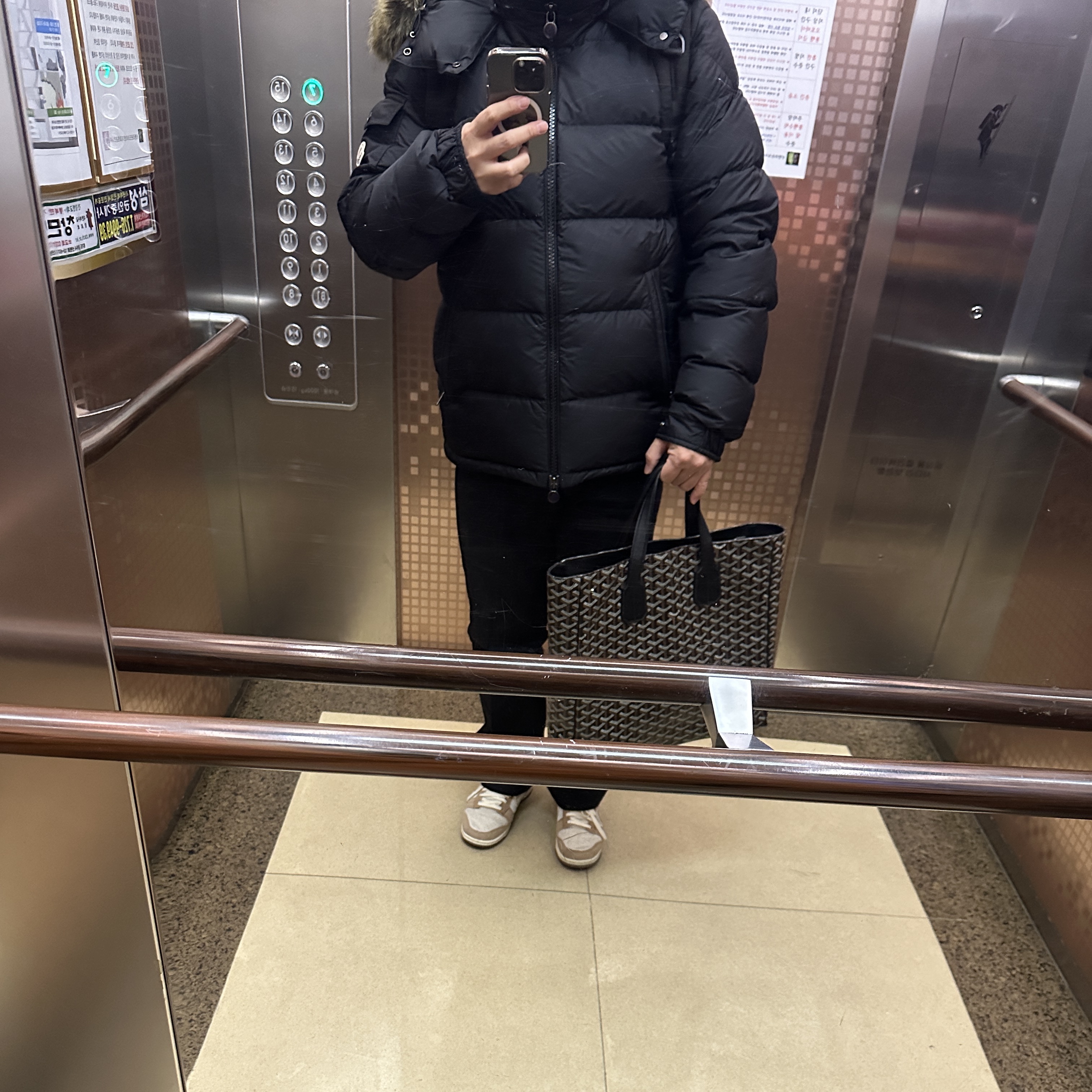Moncler Mayaf Short Down Jacket Black - 24FW, Goyard Voltaire Bag Black 착용 스타일