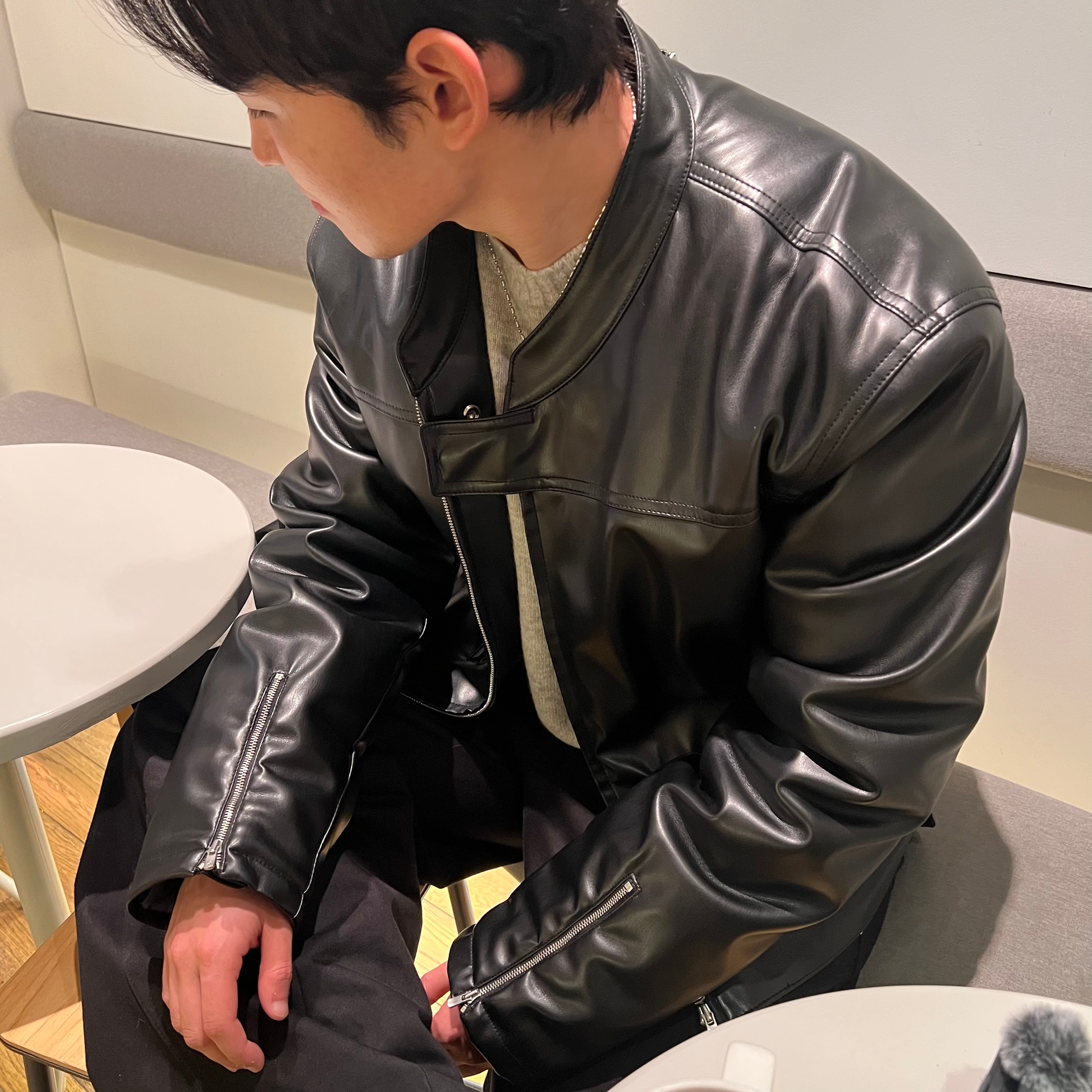 Prada Re-Nylon and Saffiano Leather Shoulder Bag Black, DIVEIN Vern Cargo Denim Pants One Wash Indigo 착용 스타일 - 3