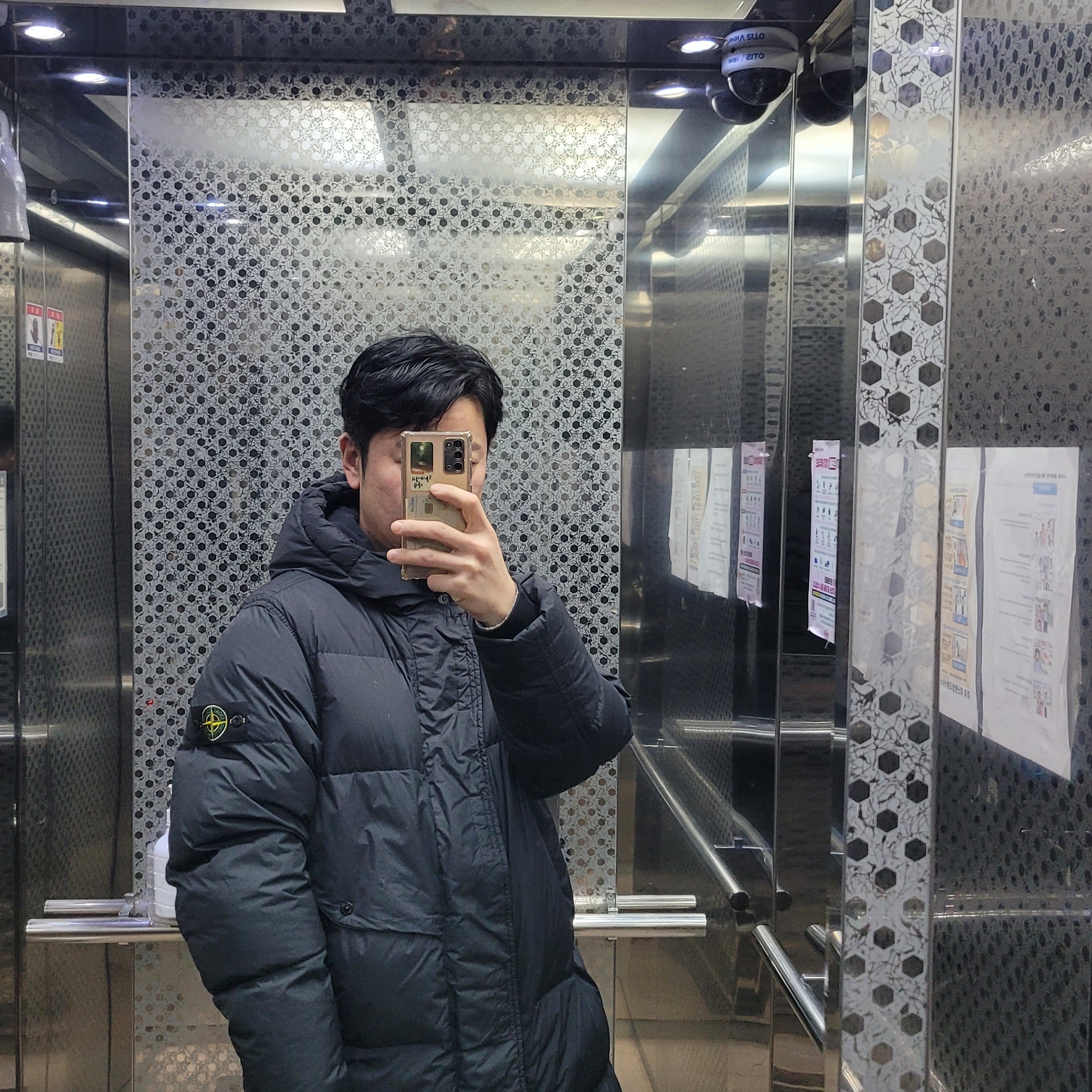Stone Island 70323 Garment Dyed Crinkle Reps Recycled Nylon Down Black - 23FW 착용 스타일