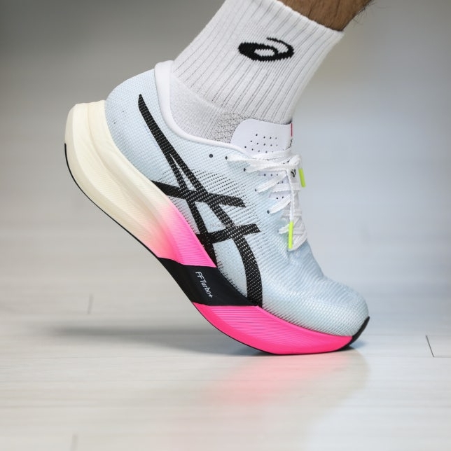 Asics Metaspeed Edge Paris Light Blue Black 착용 스타일