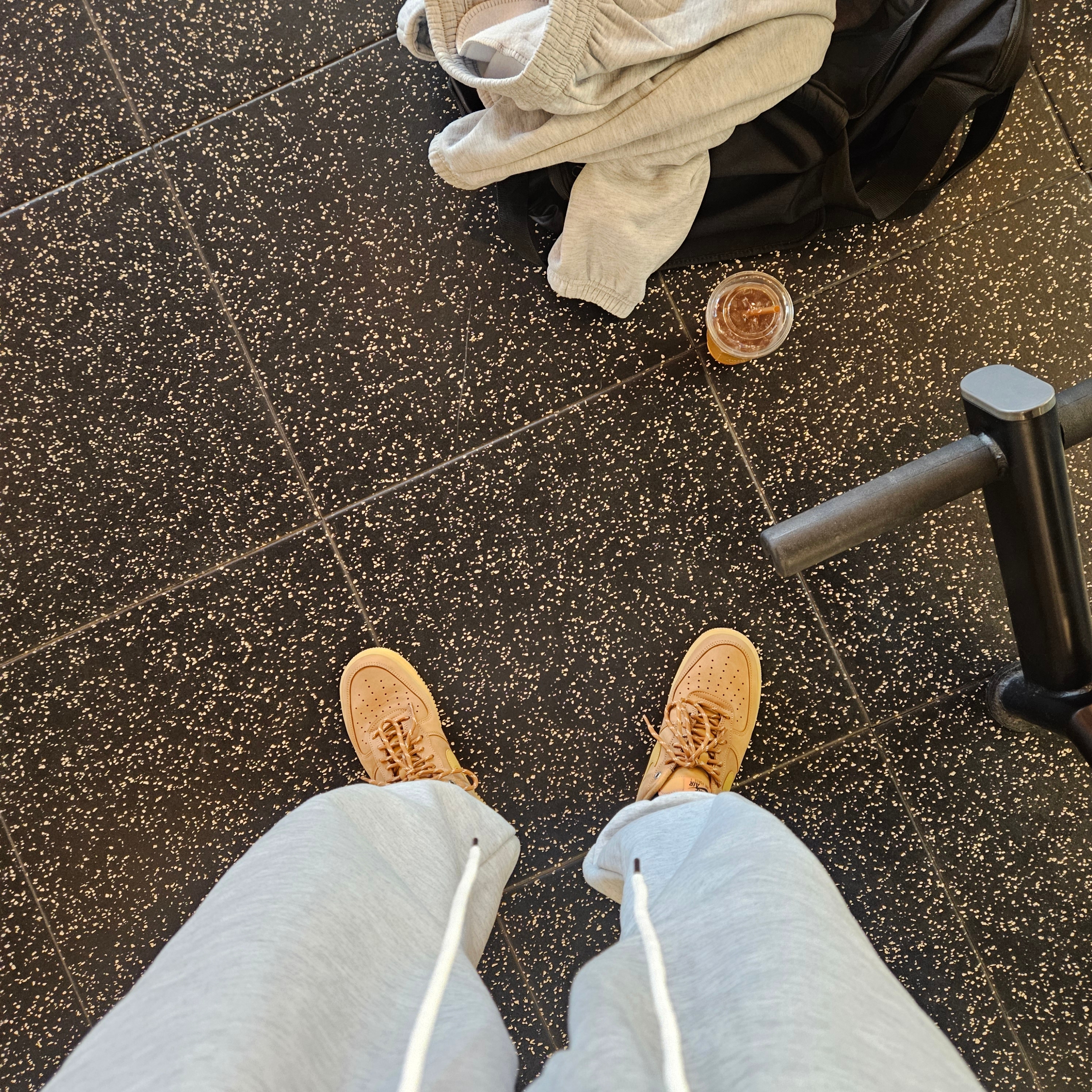 Nike Air Force 1 '07 WB Flax 착용 스타일