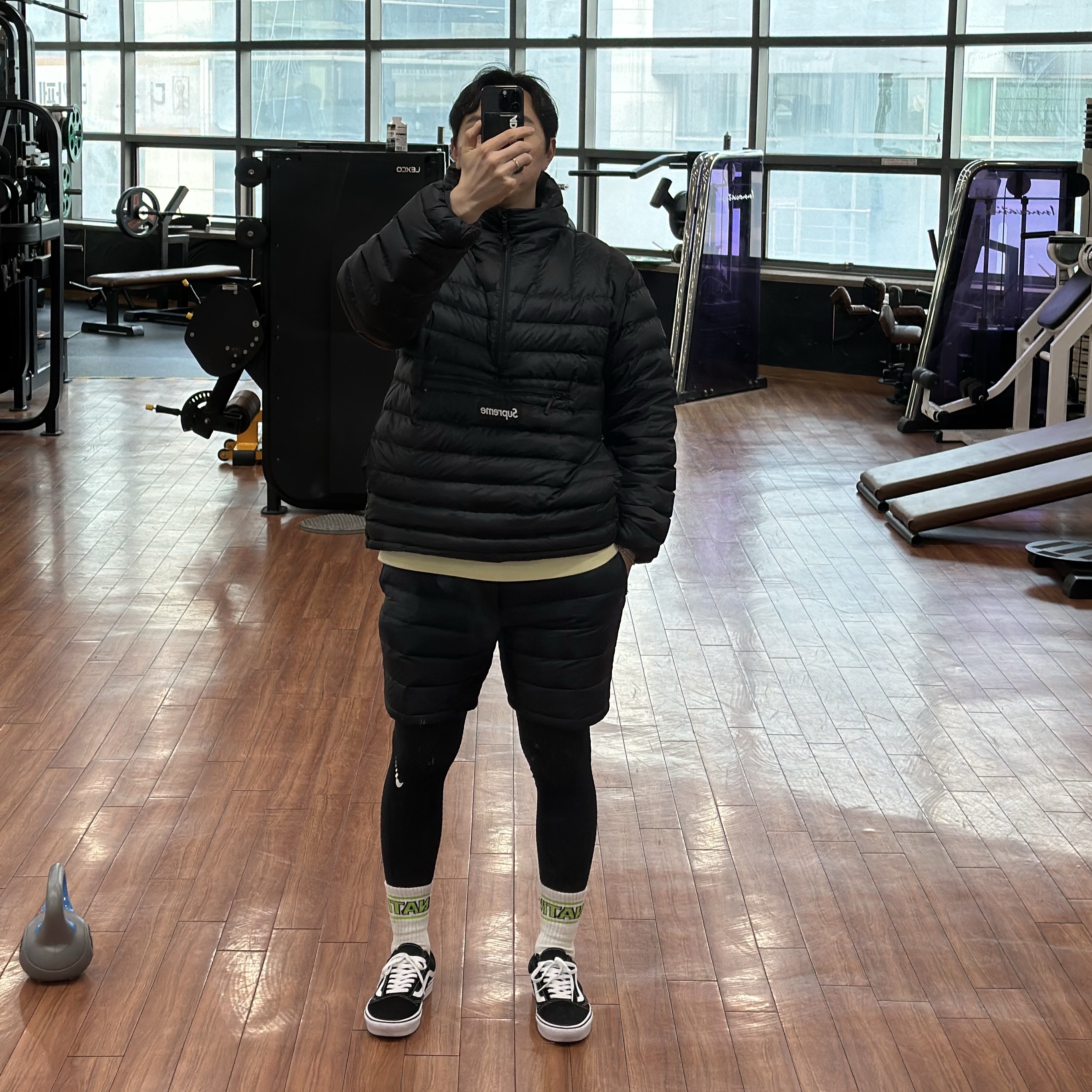 Supreme Micro Down Half Zip Hooded Pullover Black - 24FW, Vans ComfyCush Old Skool Black True white 착용 스타일