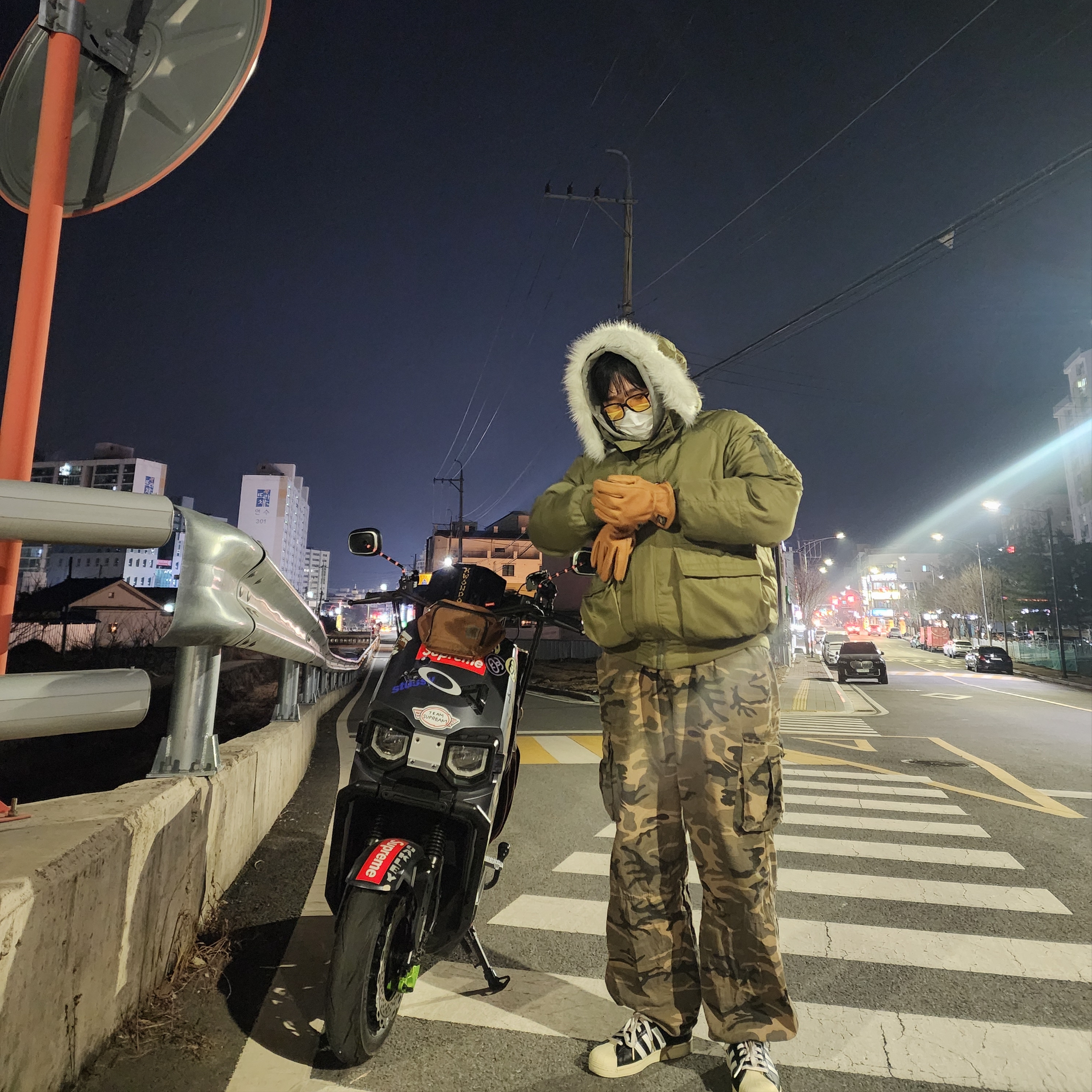 Palace P-2B Cargo Parka Olive - 23FW, Adidas Superstar Premium Black White 착용 스타일 - 2