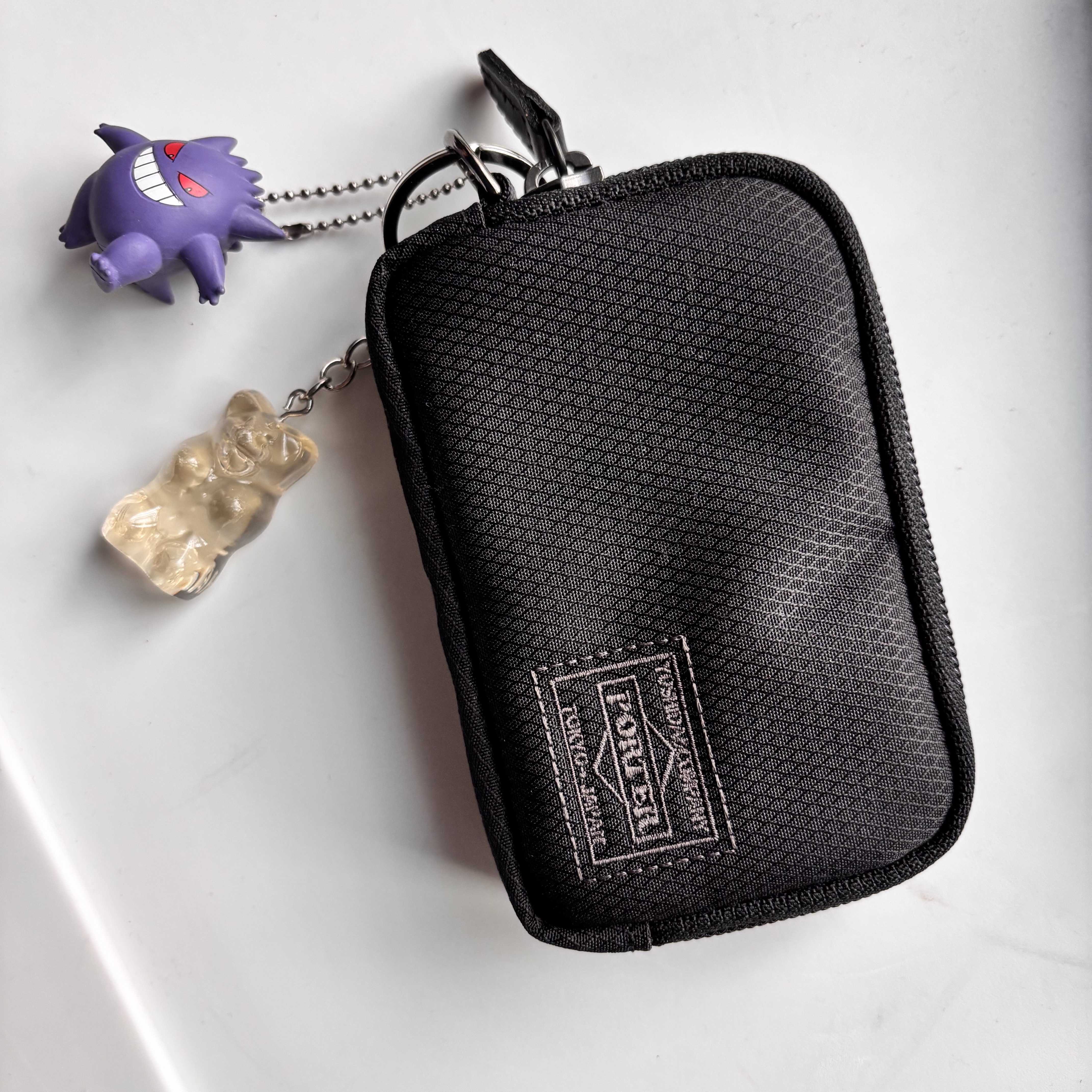 Porter Dill Multi Coin Case Black 착용 스타일