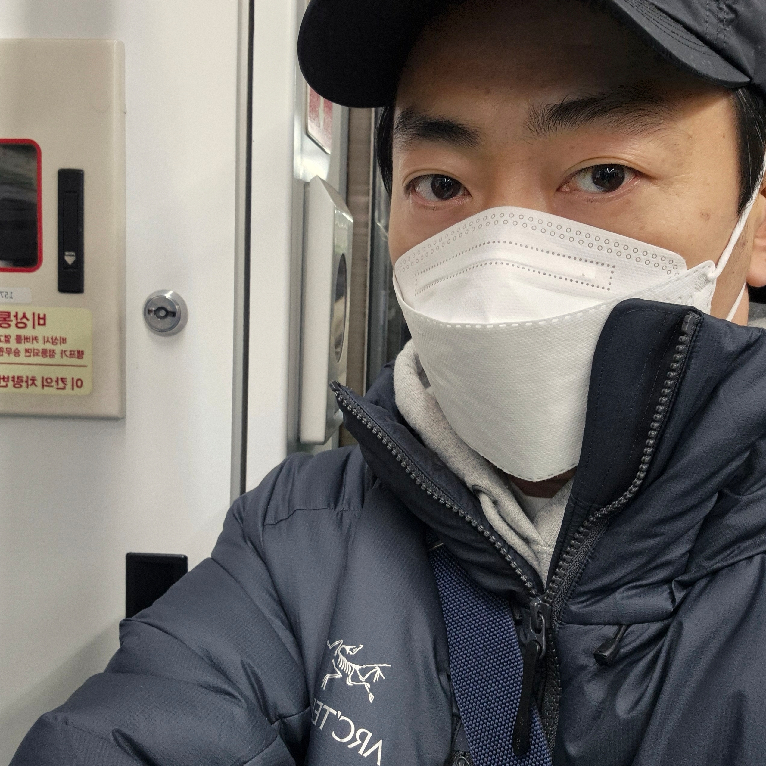 Arc'teryx Nuclei SV Parka Graphite 착용 스타일