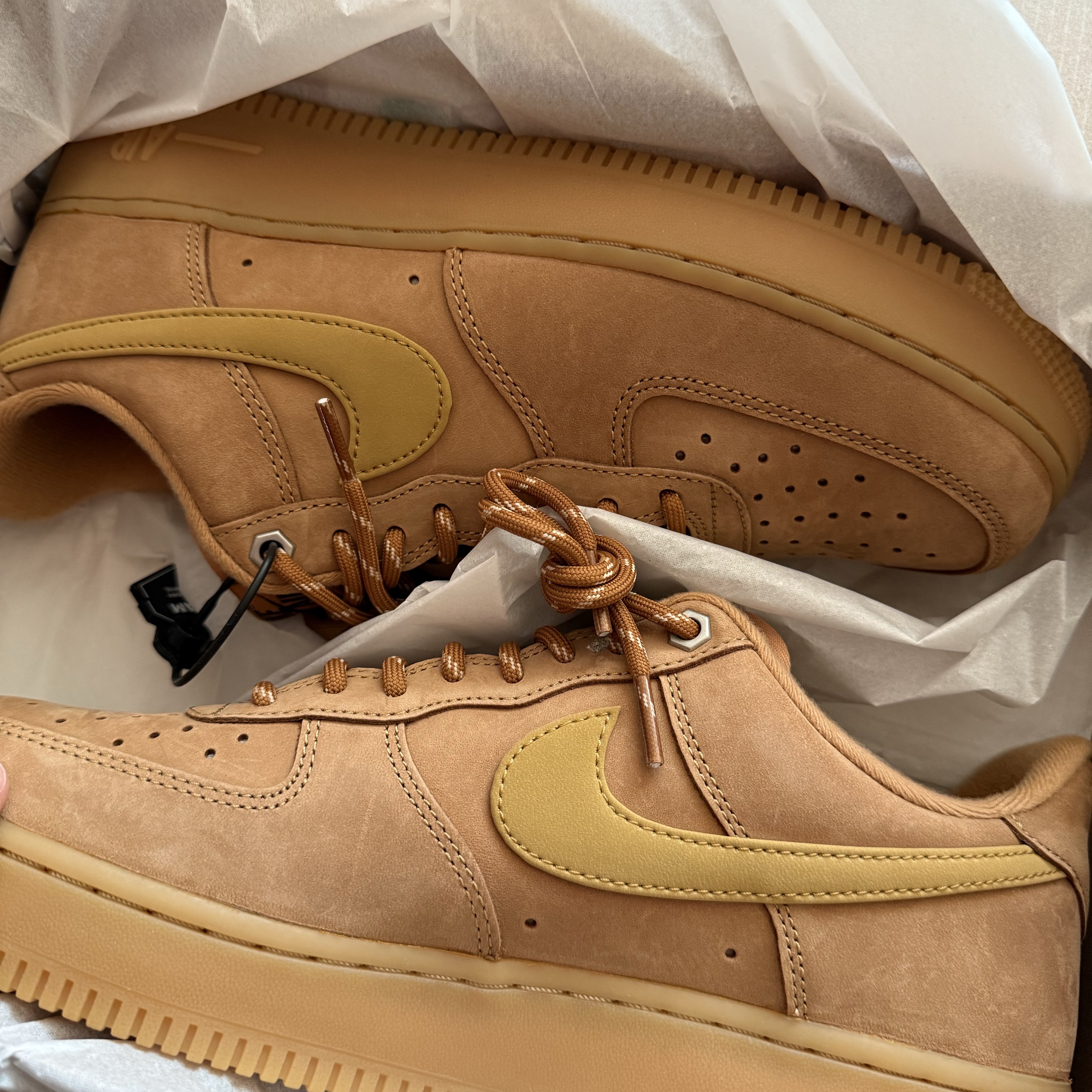 Nike Air Force 1 '07 WB Flax 착용 스타일