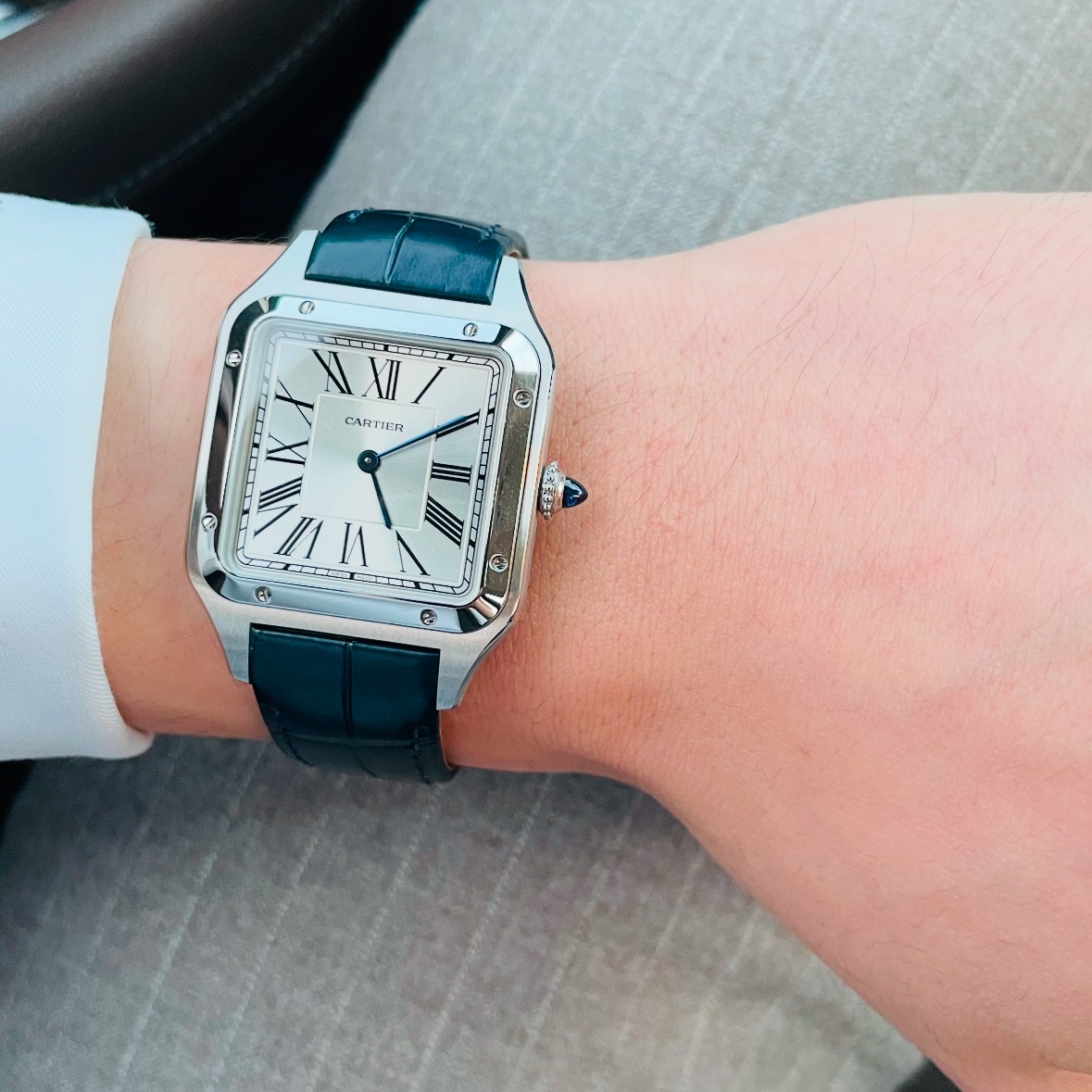 Cartier Santos Dumont Watch Large Quartz Steel Alligator Leather Navy Blue 착용 스타일