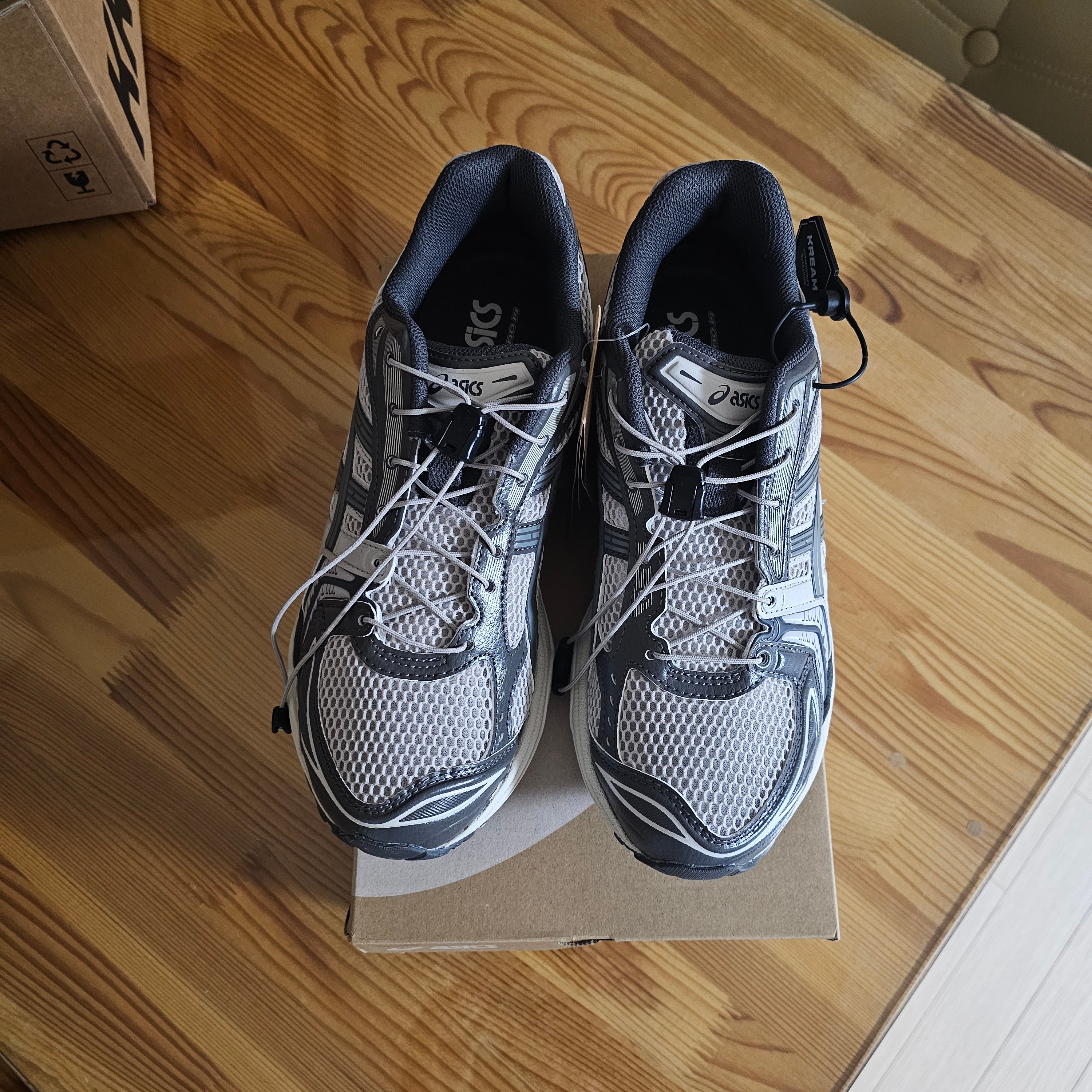 Asics Unlimited Gel-Kayano 14 Oyster Grey Clay Grey 착용 스타일
