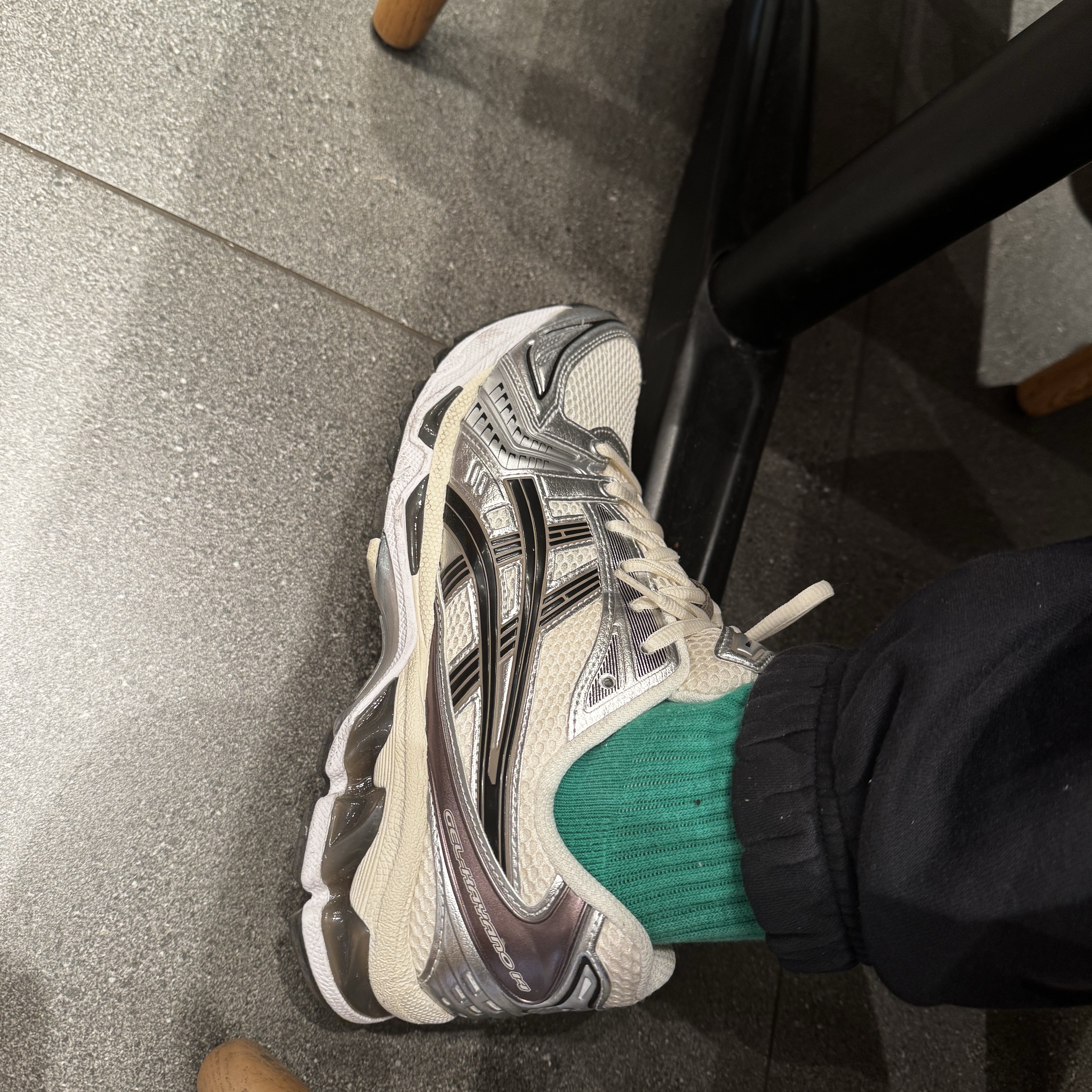 Asics Gel-Kayano 14 Cream Black 착용 스타일