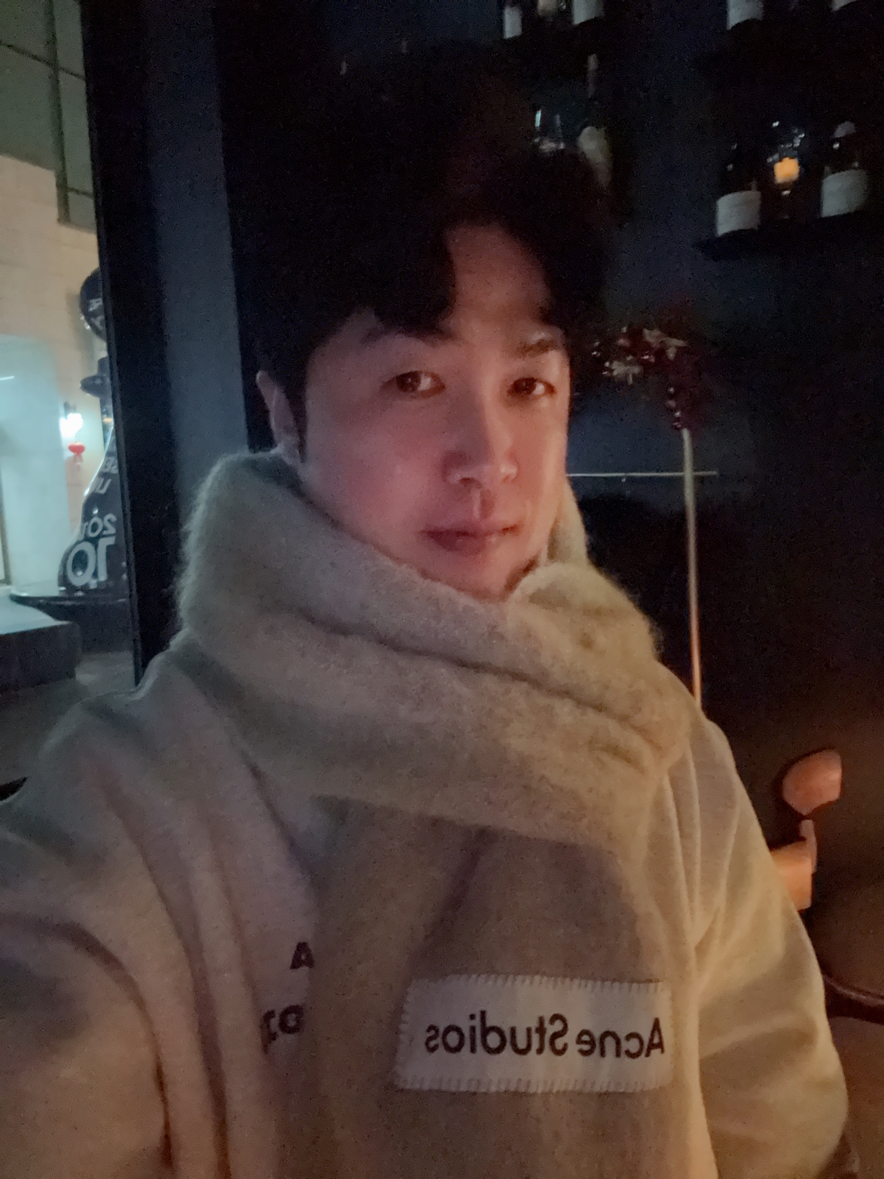 IAB Studio 24 Christmas Hoodie Burgundy Oatmeal, Acne Studios Mohair Wool Fringe Muffler Beige Grey 착용 스타일 - 2