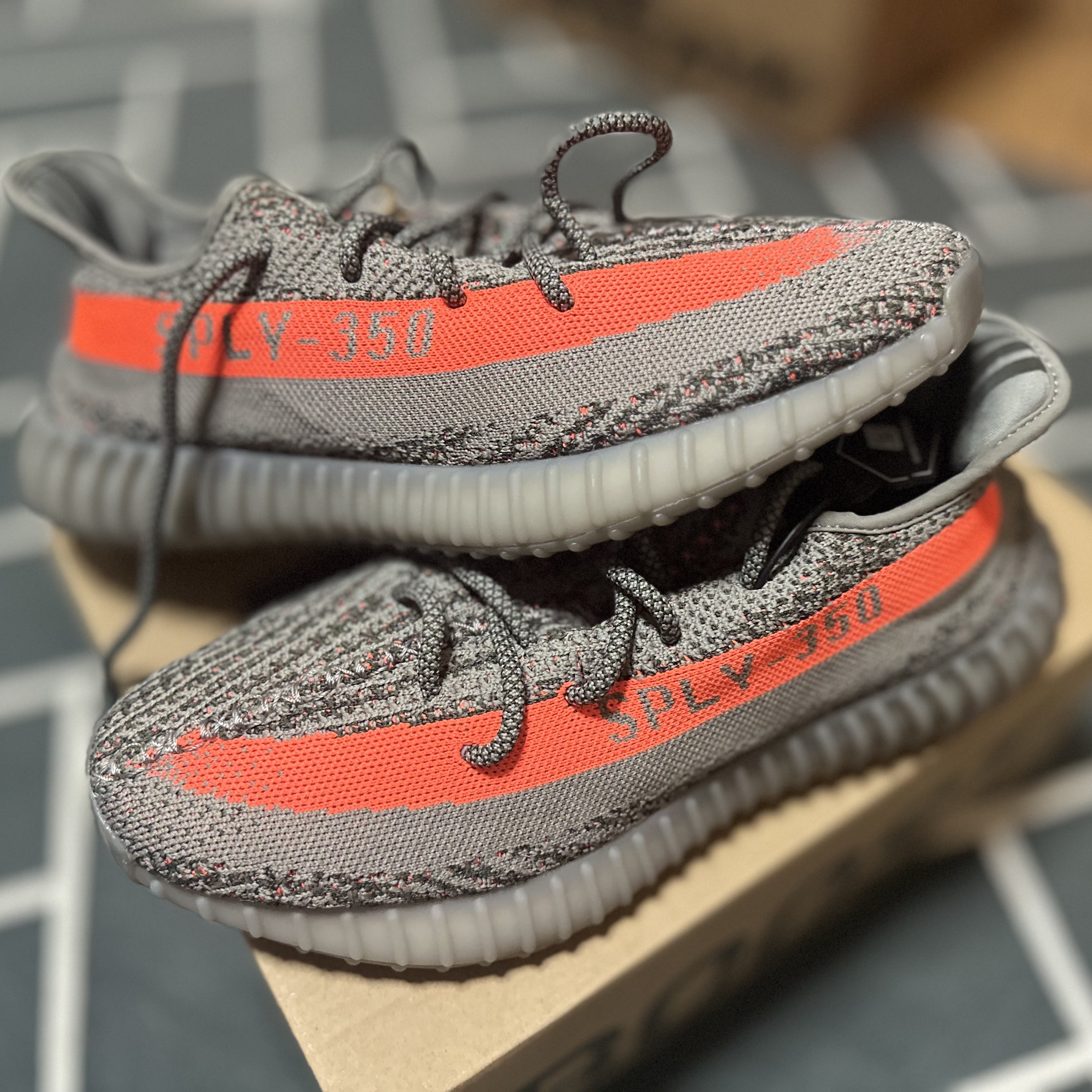 Adidas Yeezy Boost 350 V2 Beluga - Reflective 착용 스타일 - 2