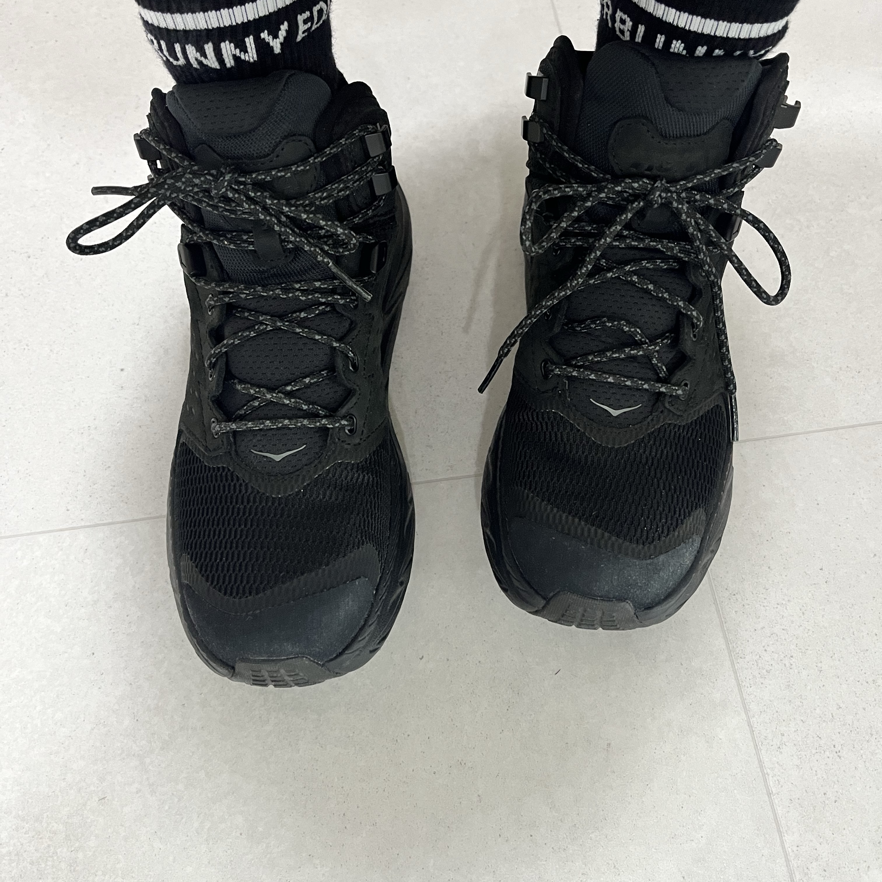 (W) Hoka Anacapa 2 Mid GTX Black 착용 스타일