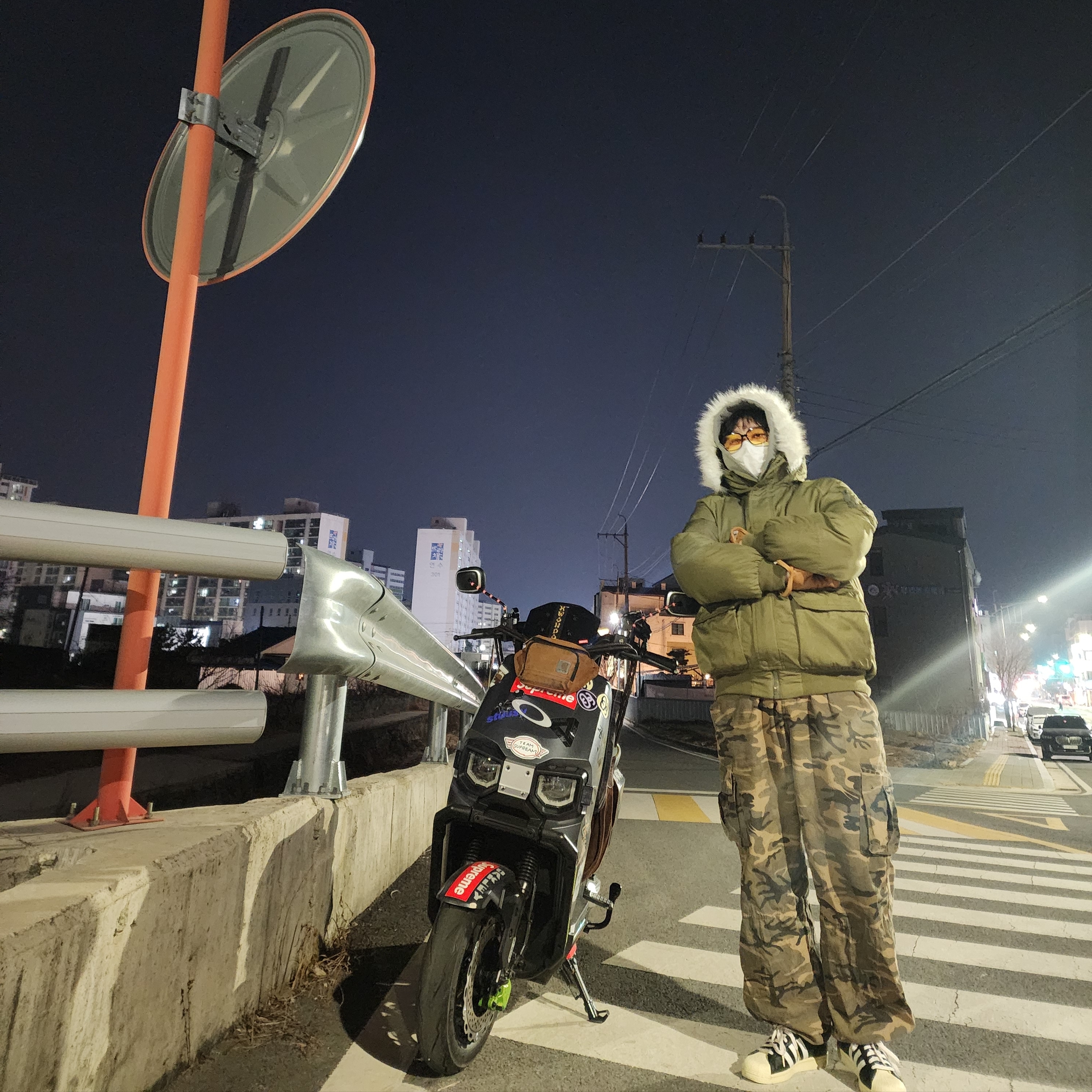 Palace P-2B Cargo Parka Olive - 23FW, Adidas Superstar Premium Black White 착용 스타일 - 3