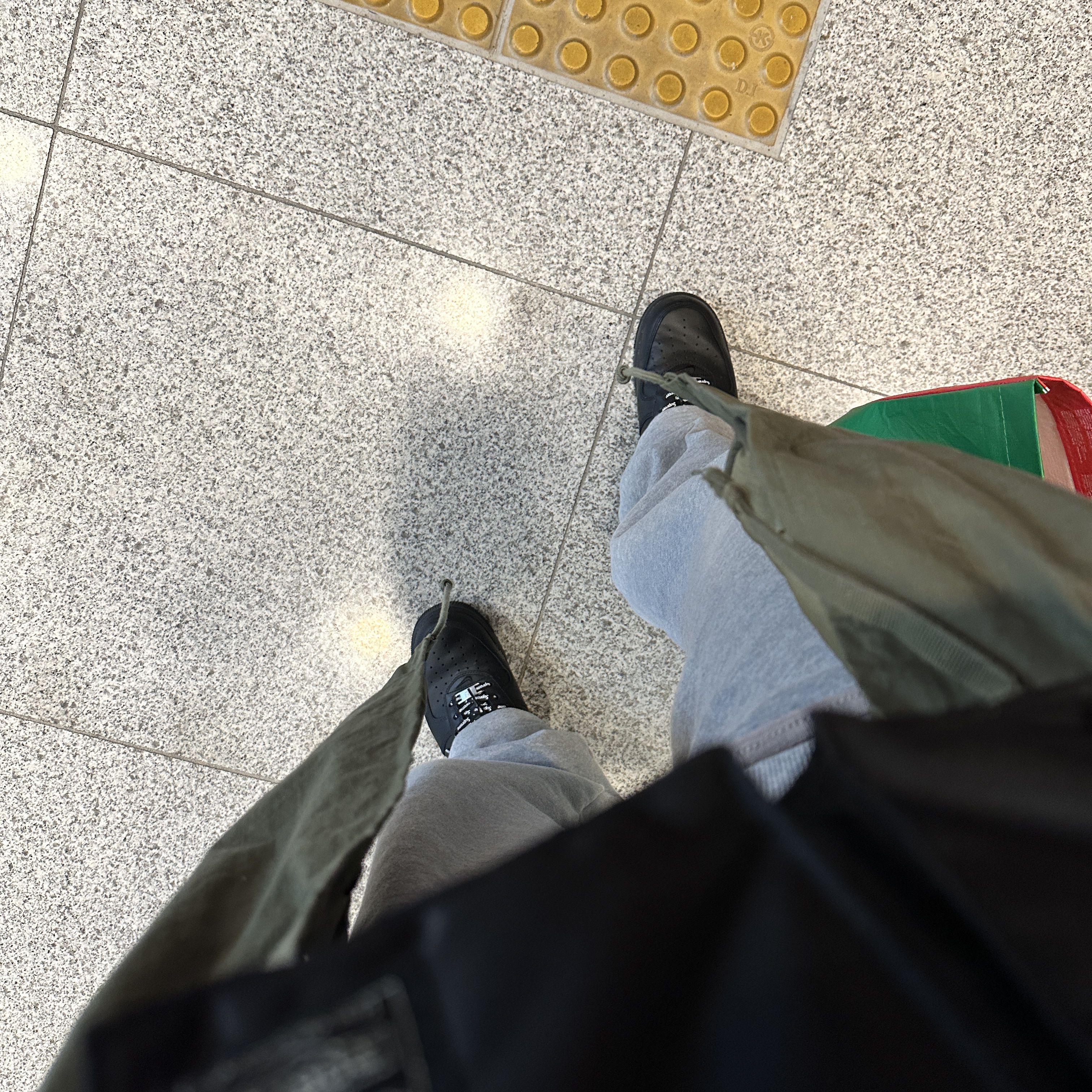 Nike x Supreme Air Force 1 Low Black 착용 스타일