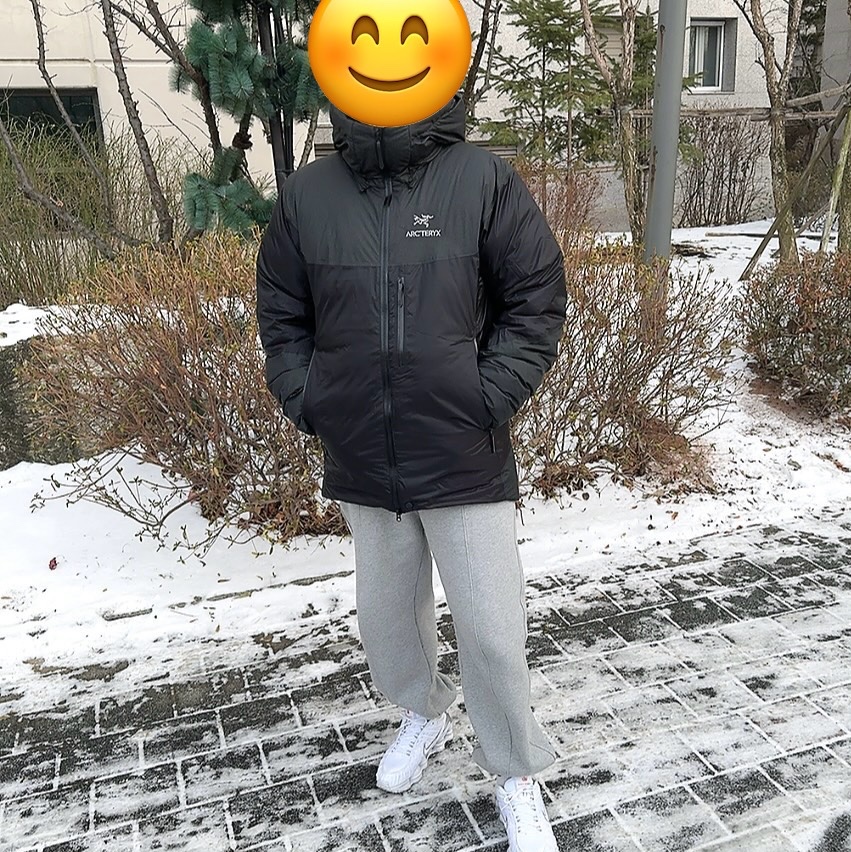 Arc'teryx Alpha Parka Black, (W) Nike Shox TL White and Max Orange 착용 스타일