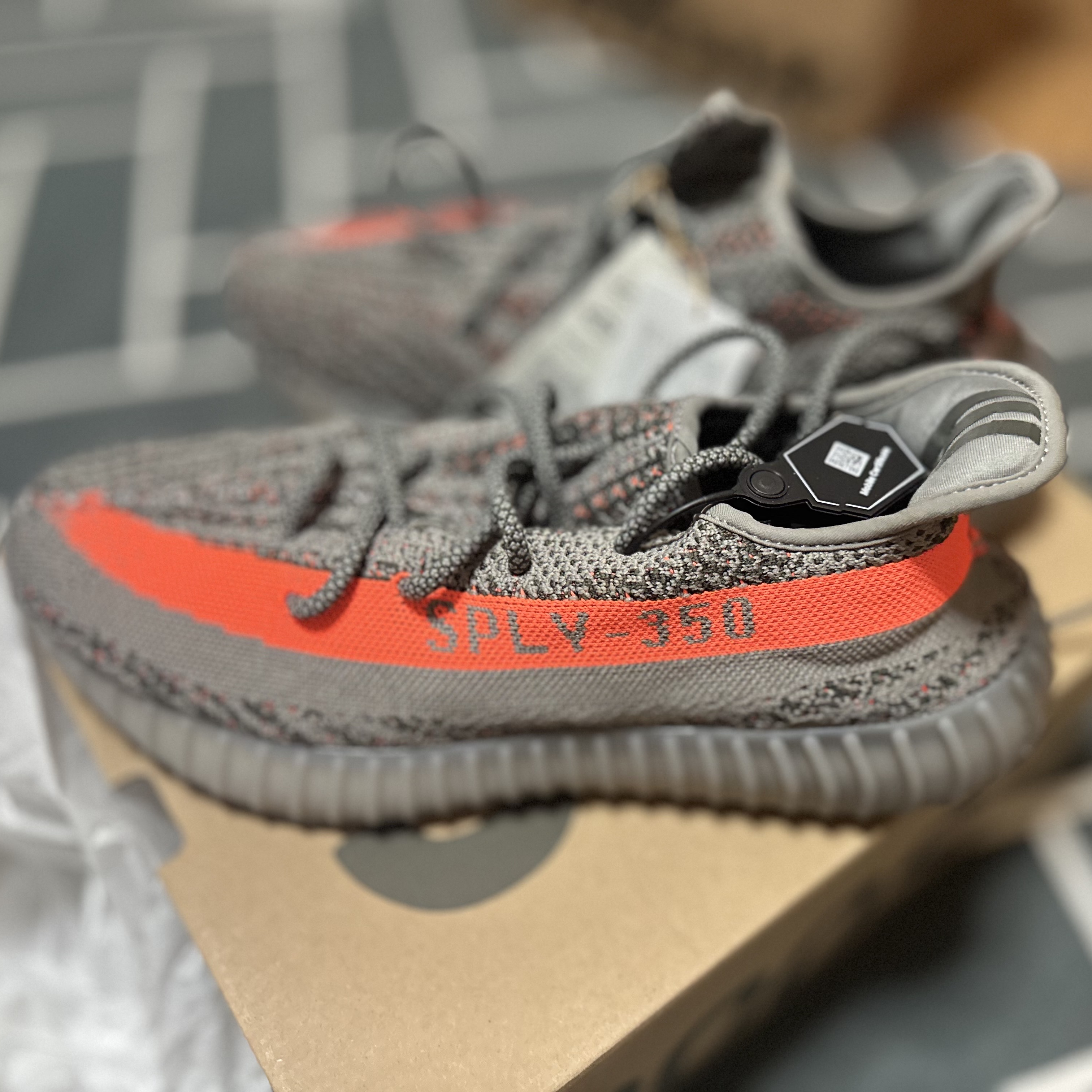 Adidas Yeezy Boost 350 V2 Beluga - Reflective 착용 스타일 - 1
