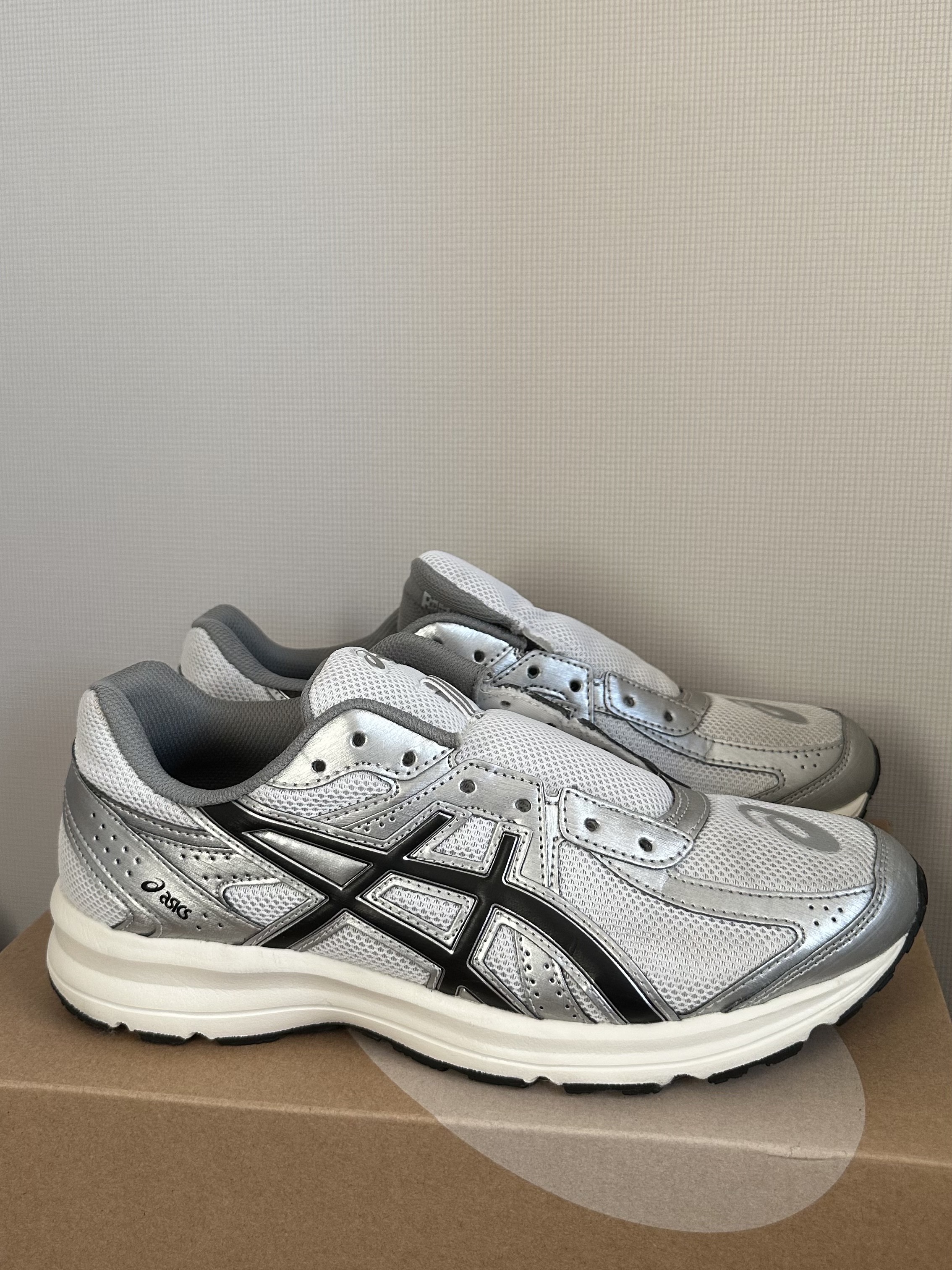 Asics Jog 100 S White Black - 2E Wide 착용 스타일