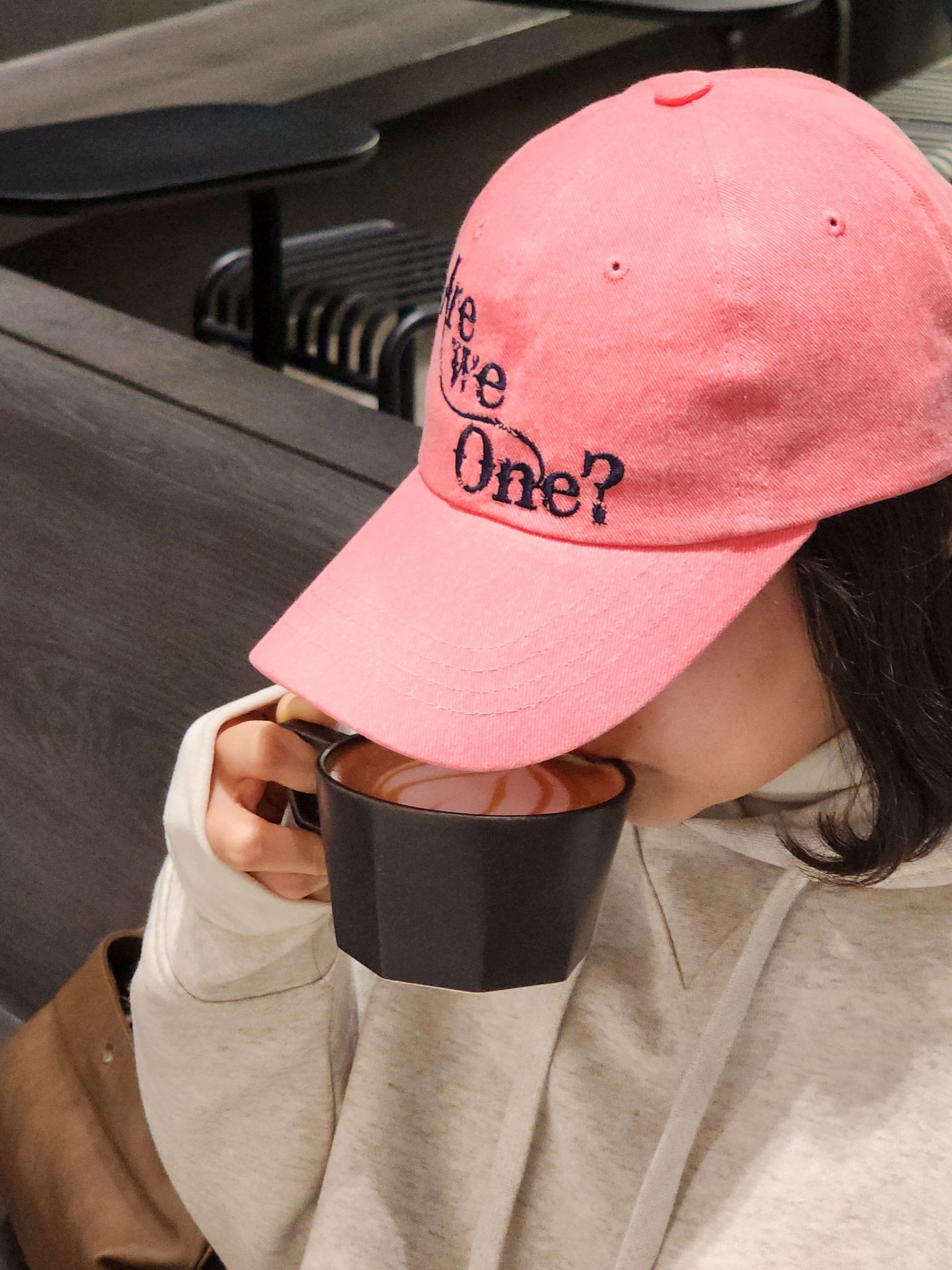 DVAN Are We One? Pigment Emb Ball Cap Neon Pink 착용 스타일 - 4