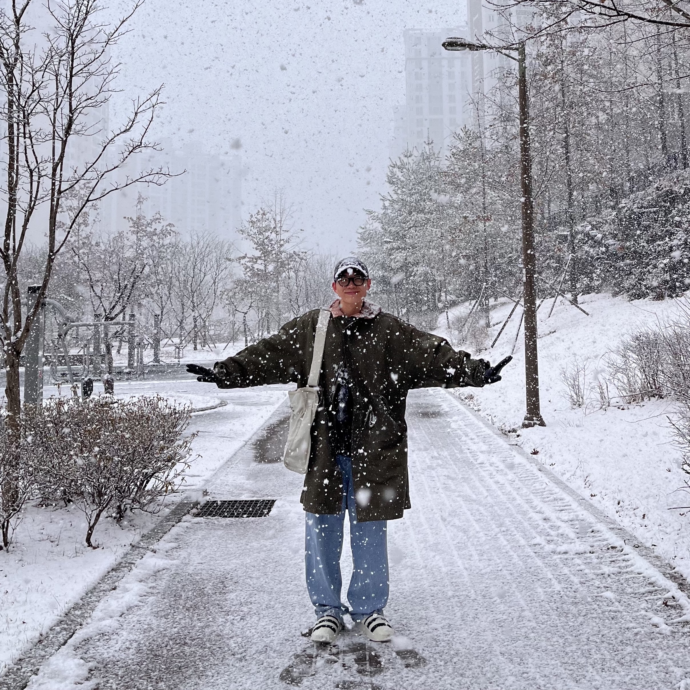 Adidas Puffylette Off White 착용 스타일 - 3