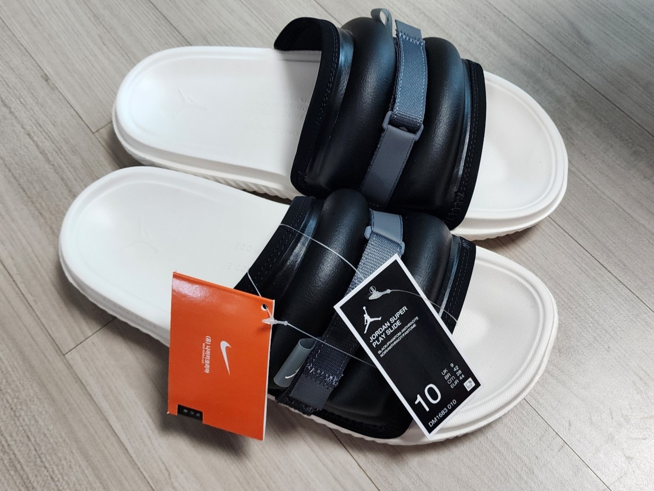 Jordan Super Play Slide Black Anthracite 착용 스타일