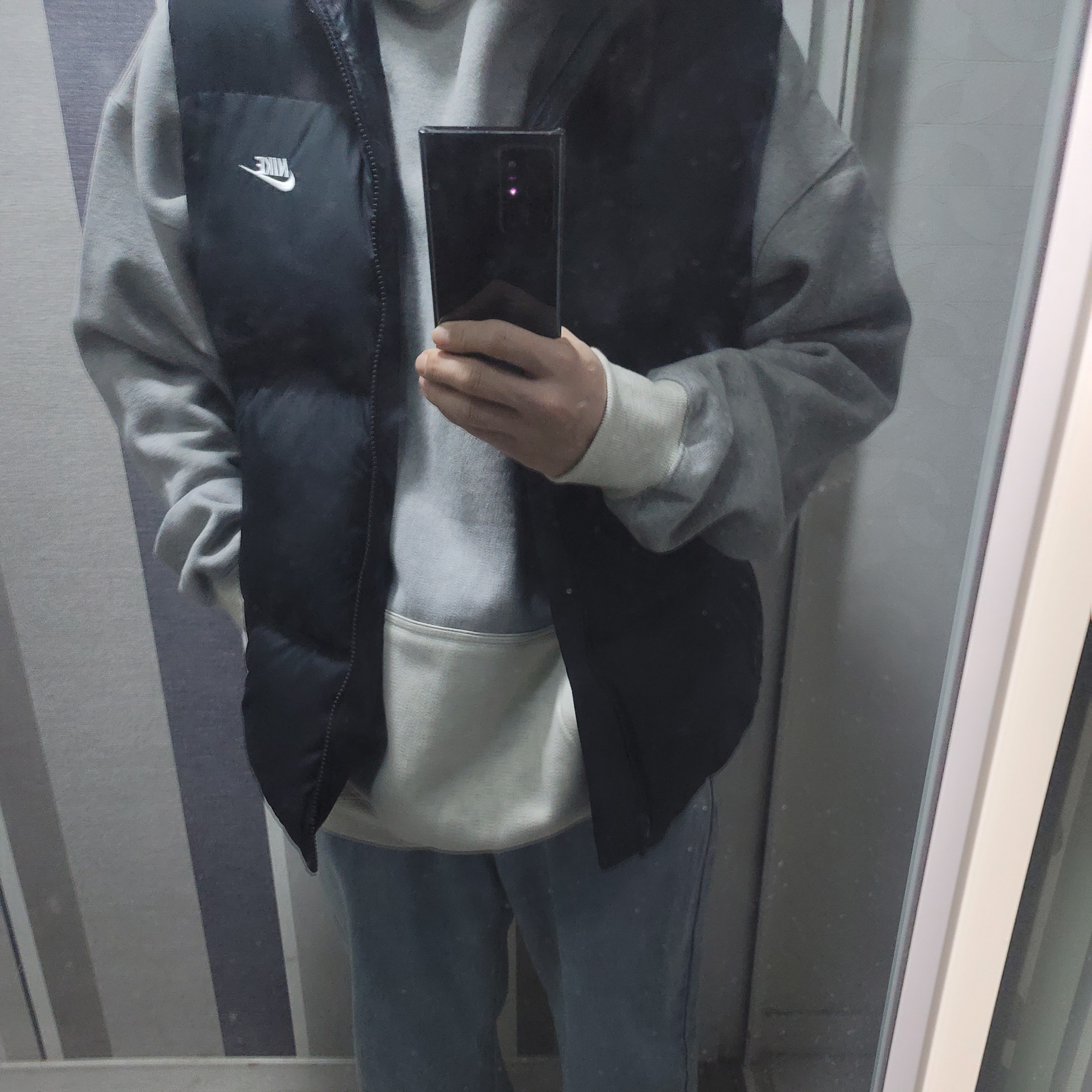 Nike NSW Club Primaloft Water-Repellent Puffer Vest Black - Asia, IAB Studio Hoodie Dual Gray 착용 스타일