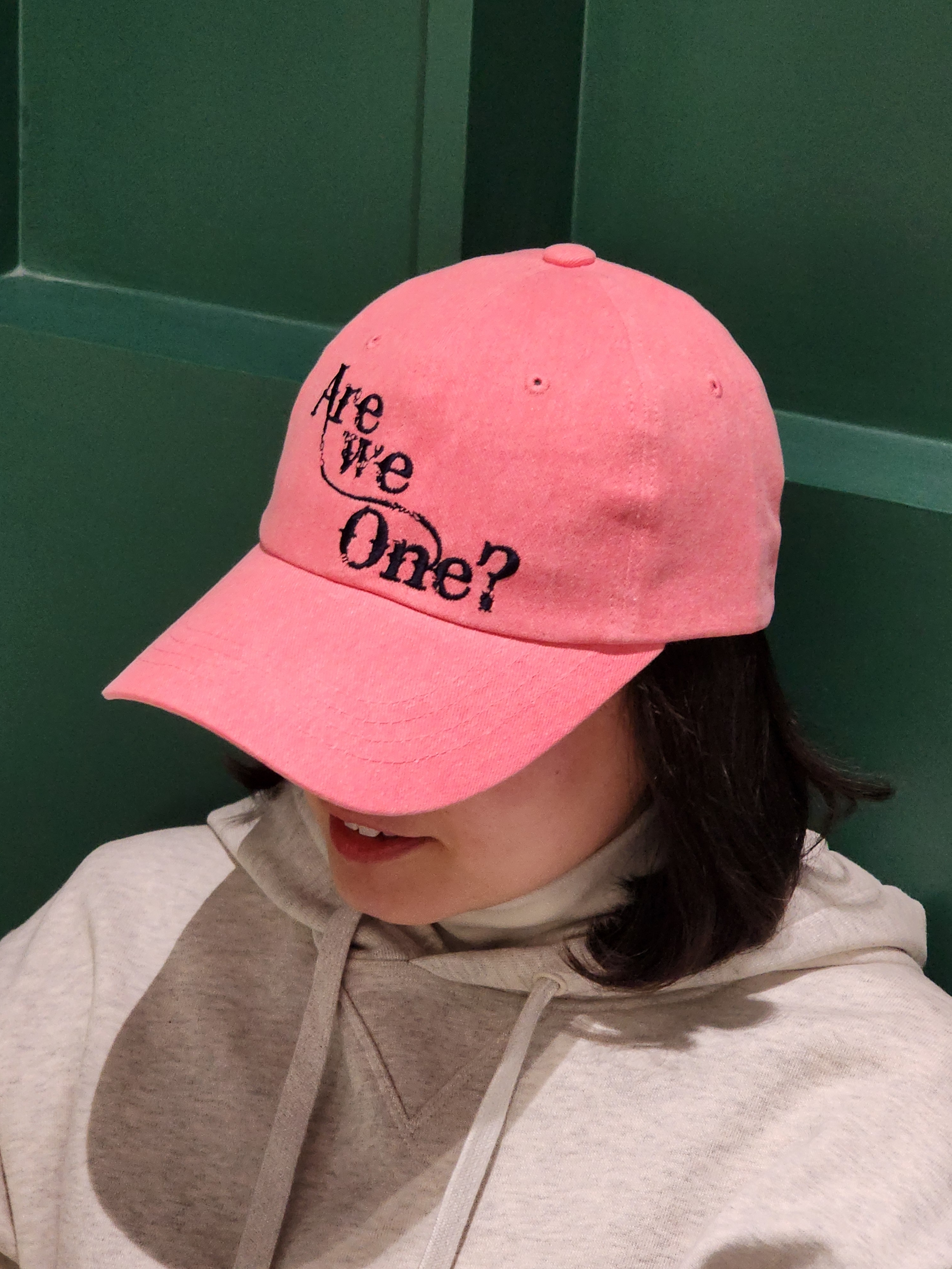 DVAN Are We One? Pigment Emb Ball Cap Neon Pink 착용 스타일 - 8