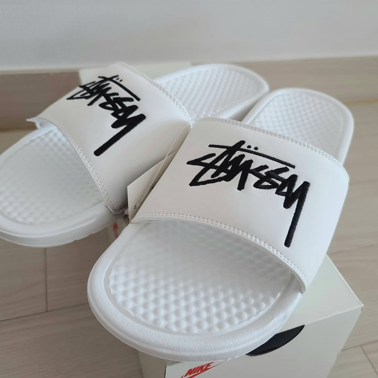 Nike x Stussy Benassi Slide Sail 착용 스타일
