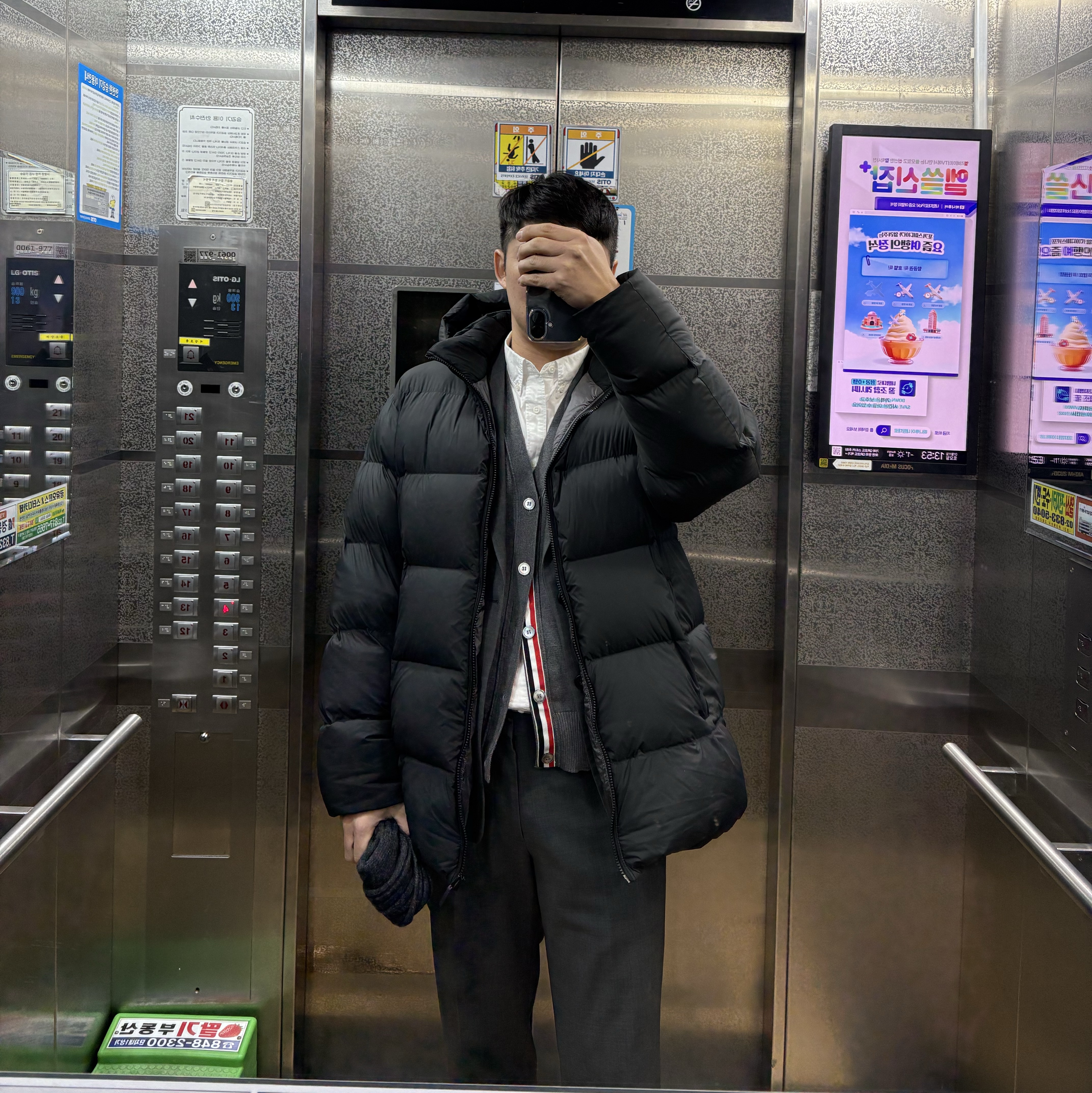 Thom Browne Milano Stitch 4-Bar Cardigan Medium Grey, Apple iPhone 16 Pro 256GB Black Titanium (Korean Ver.) 착용 스타일