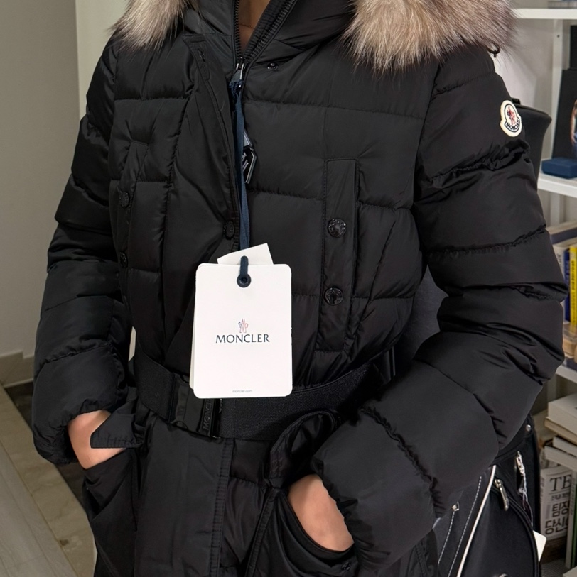 (W) Moncler Khloe Long Down Jacket Black - 23FW 착용 스타일