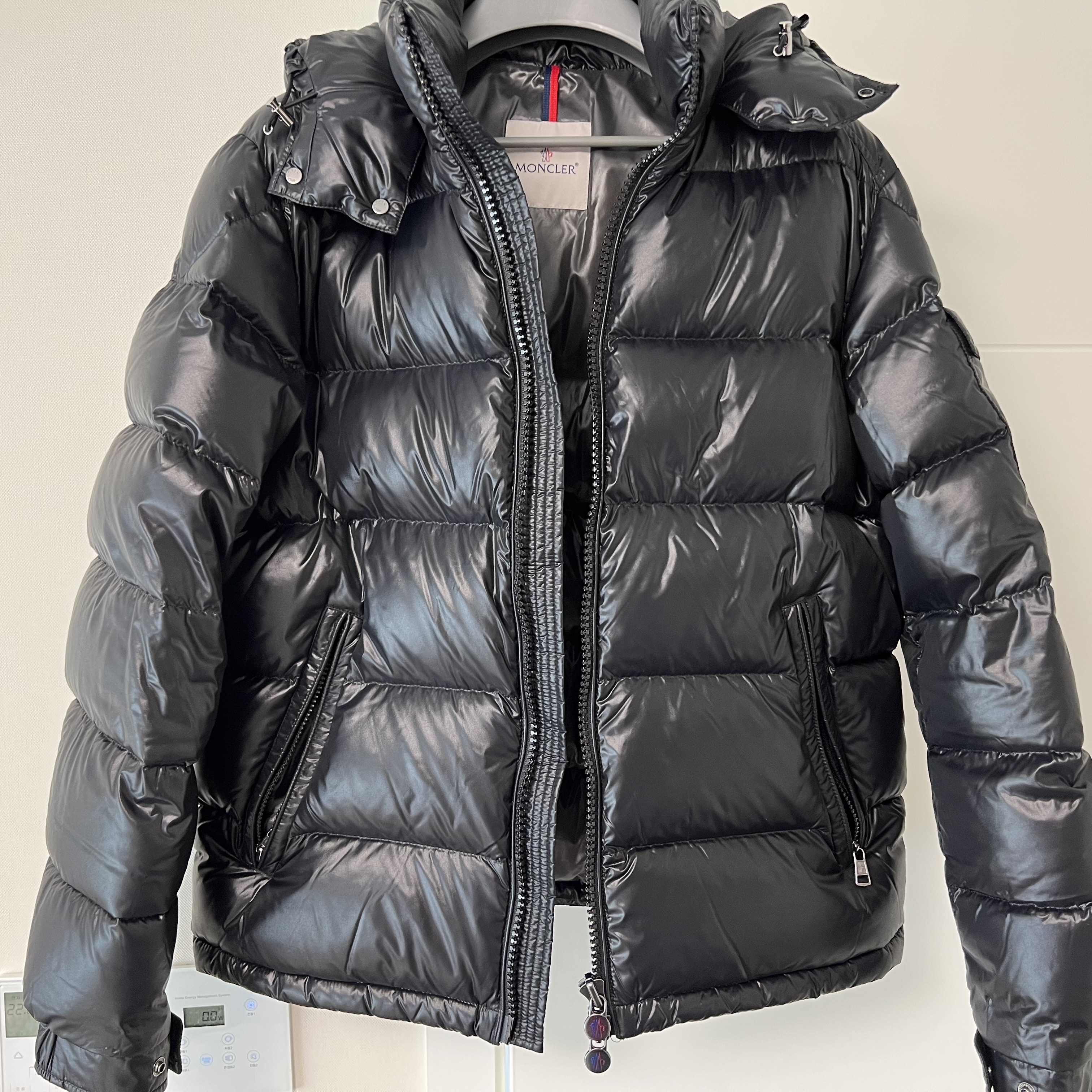 Moncler Maya Short Down Jacket Black - 24FW 착용 스타일