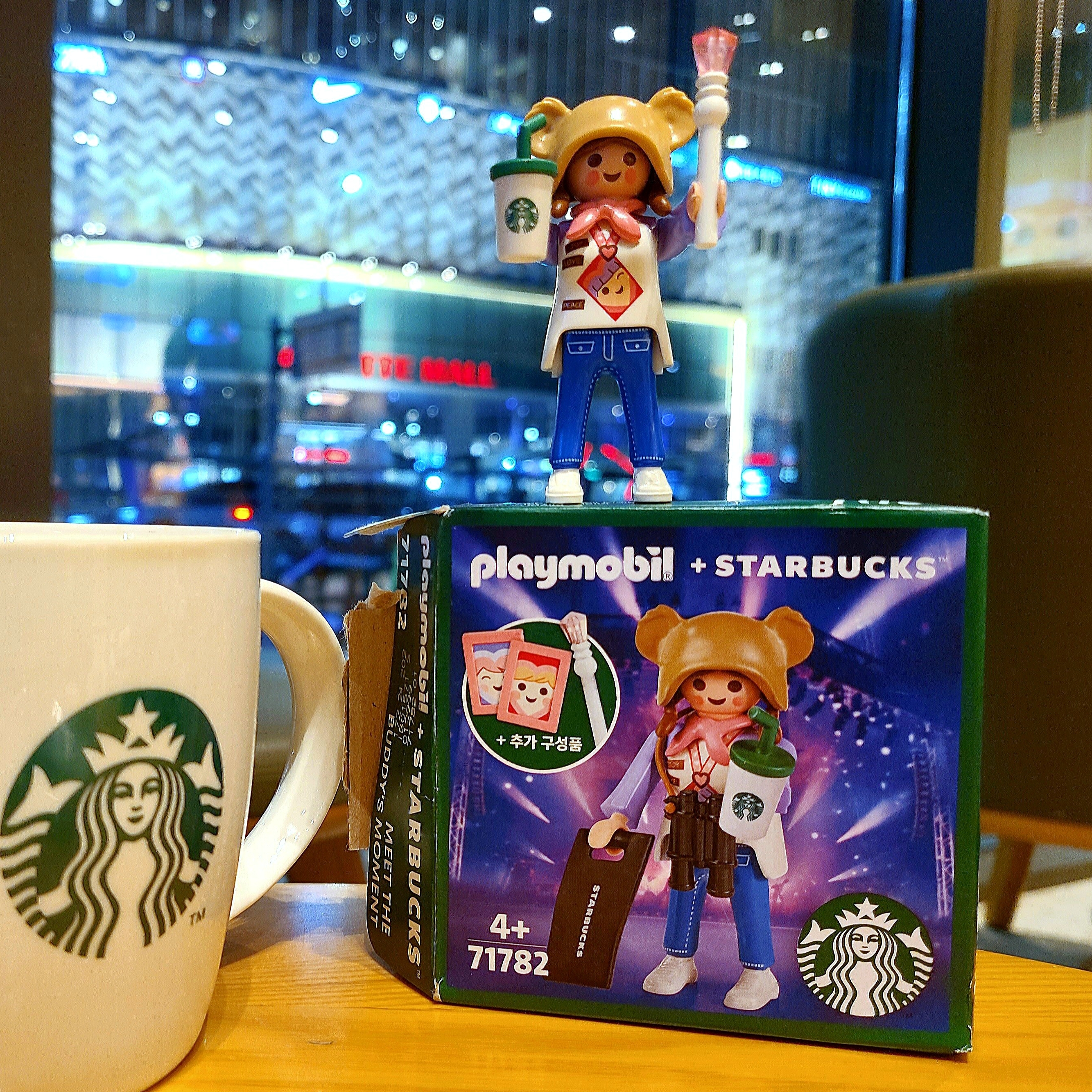 Starbucks x Playmobil Buddy Nina 착용 스타일 - 1