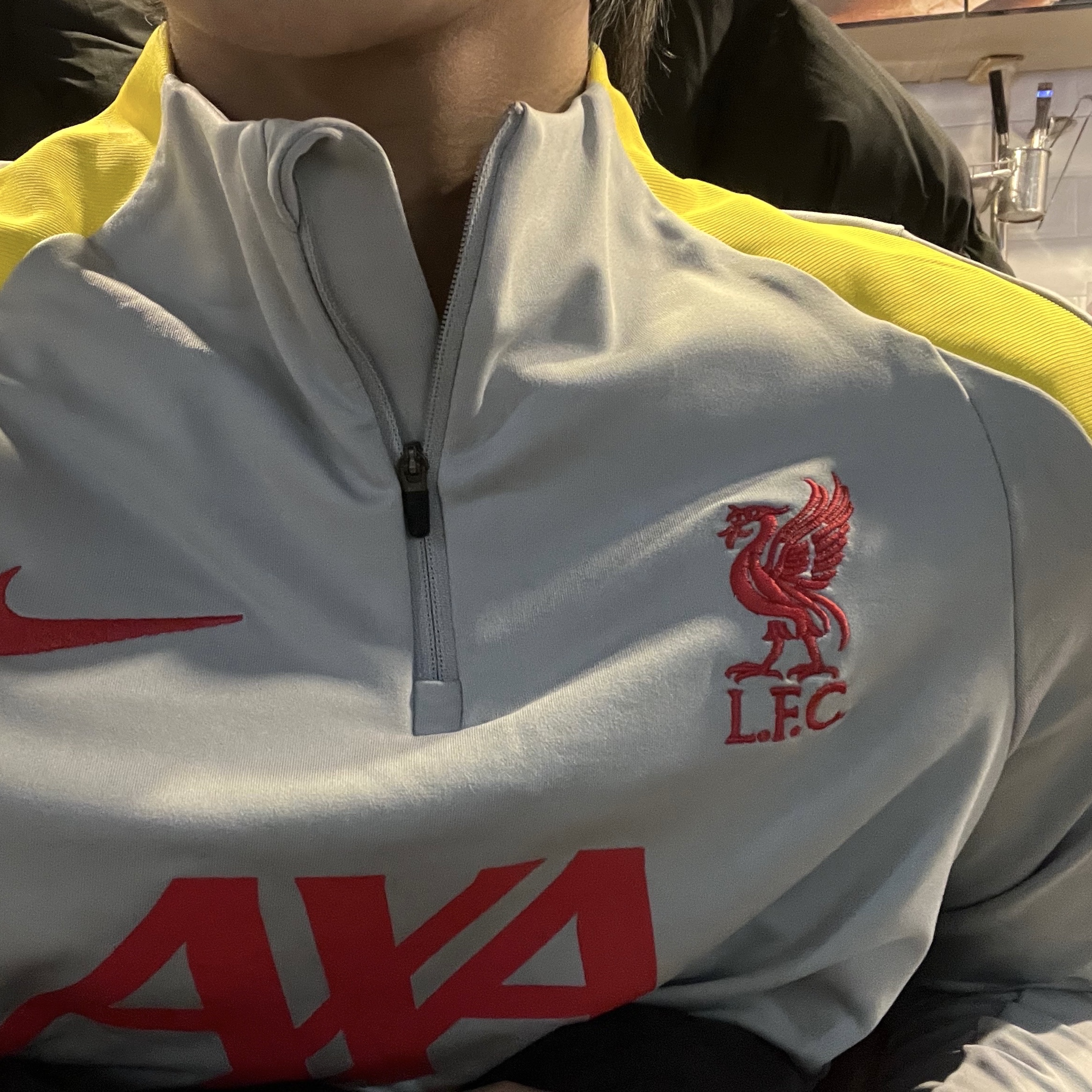 Nike Liverpool FC Strike 3rd Football Drill Top Light Smoke Grey Chrome Yellow (Non Marking Ver.) 착용 스타일