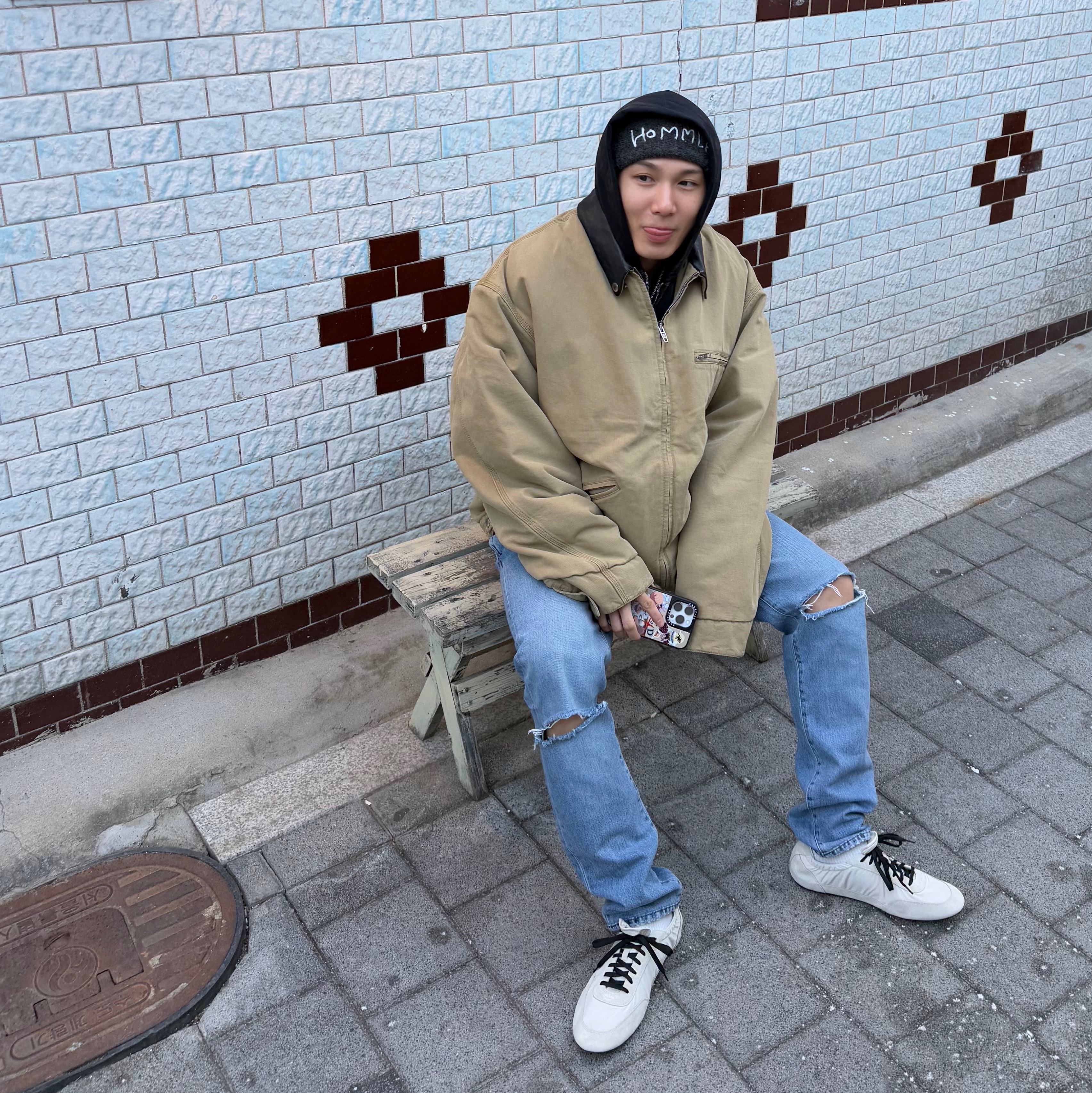 Hommless Hand Stitch Beanie Charcoal 착용 스타일 - 2