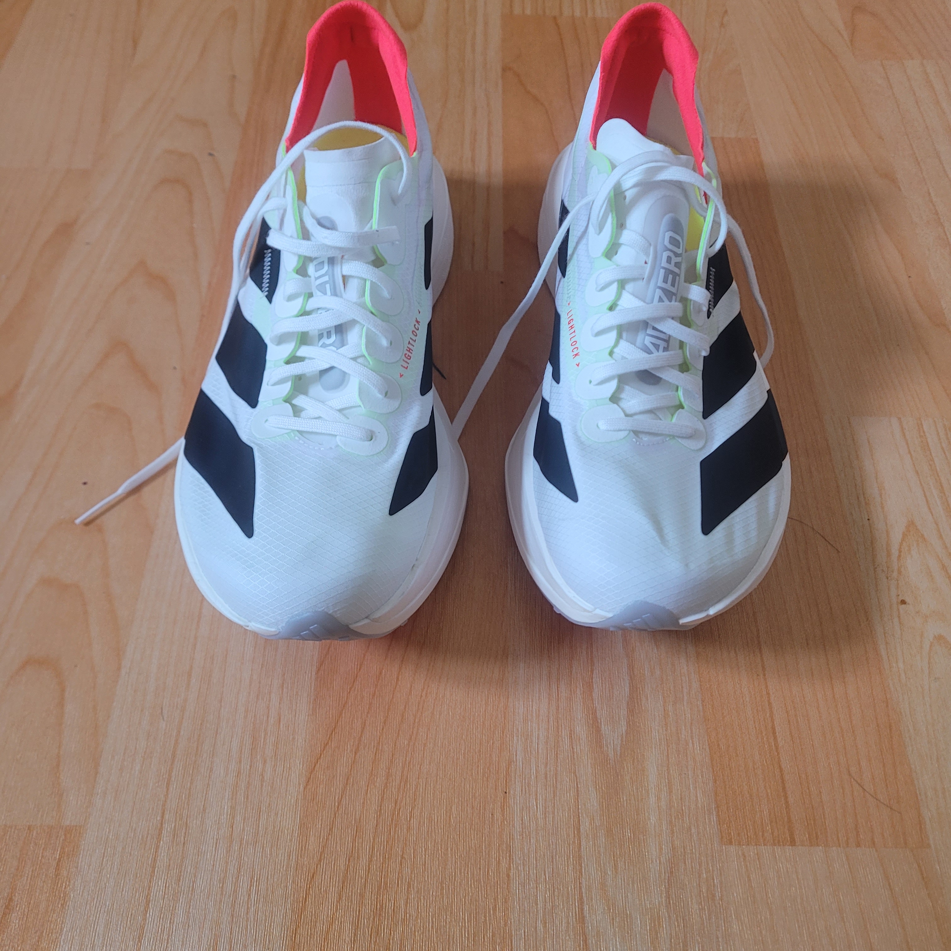 Adidas Adizero Adios Pro 4 Cloud White Core Black 착용 스타일