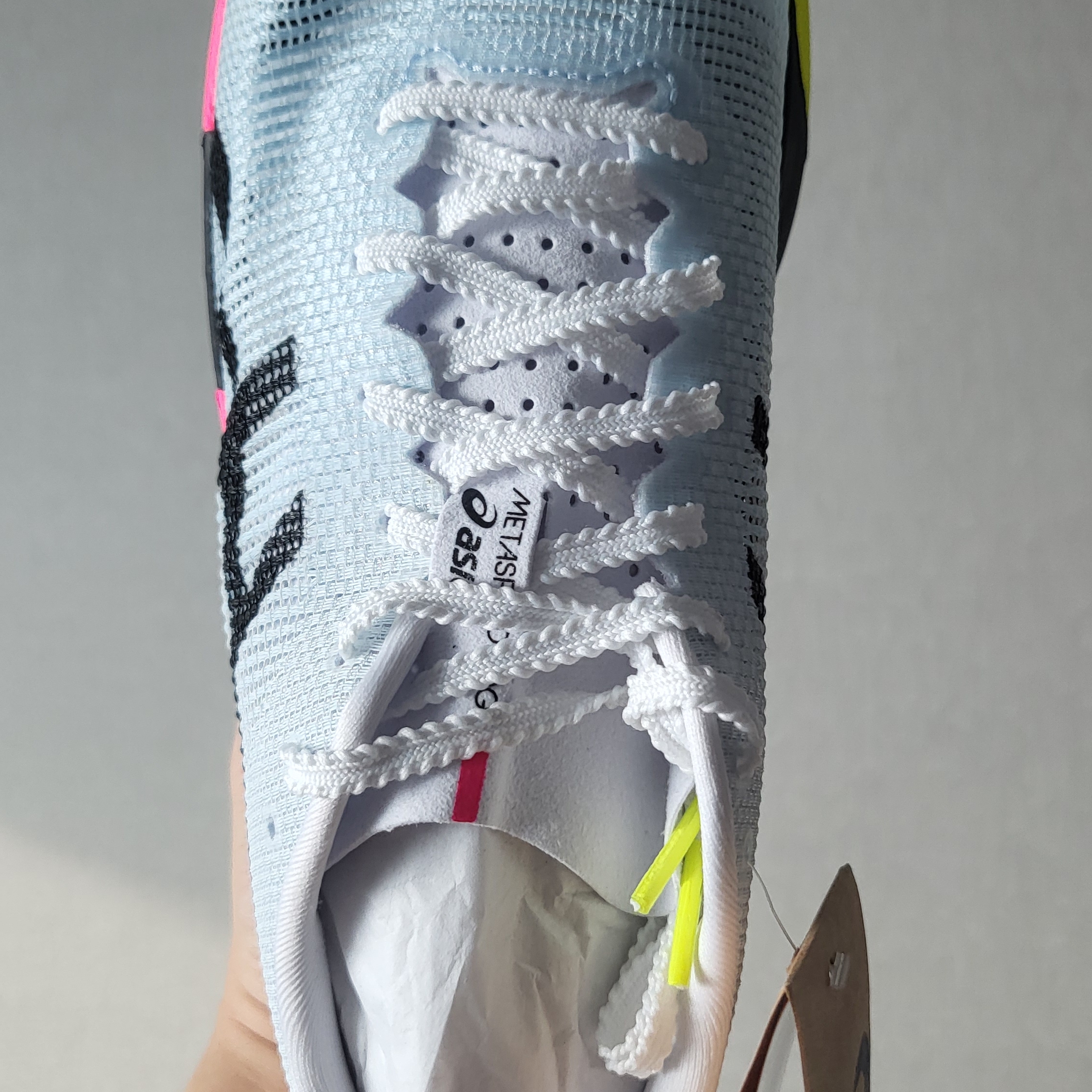 Asics Metaspeed Edge Paris Light Blue Black 착용 스타일 - 2