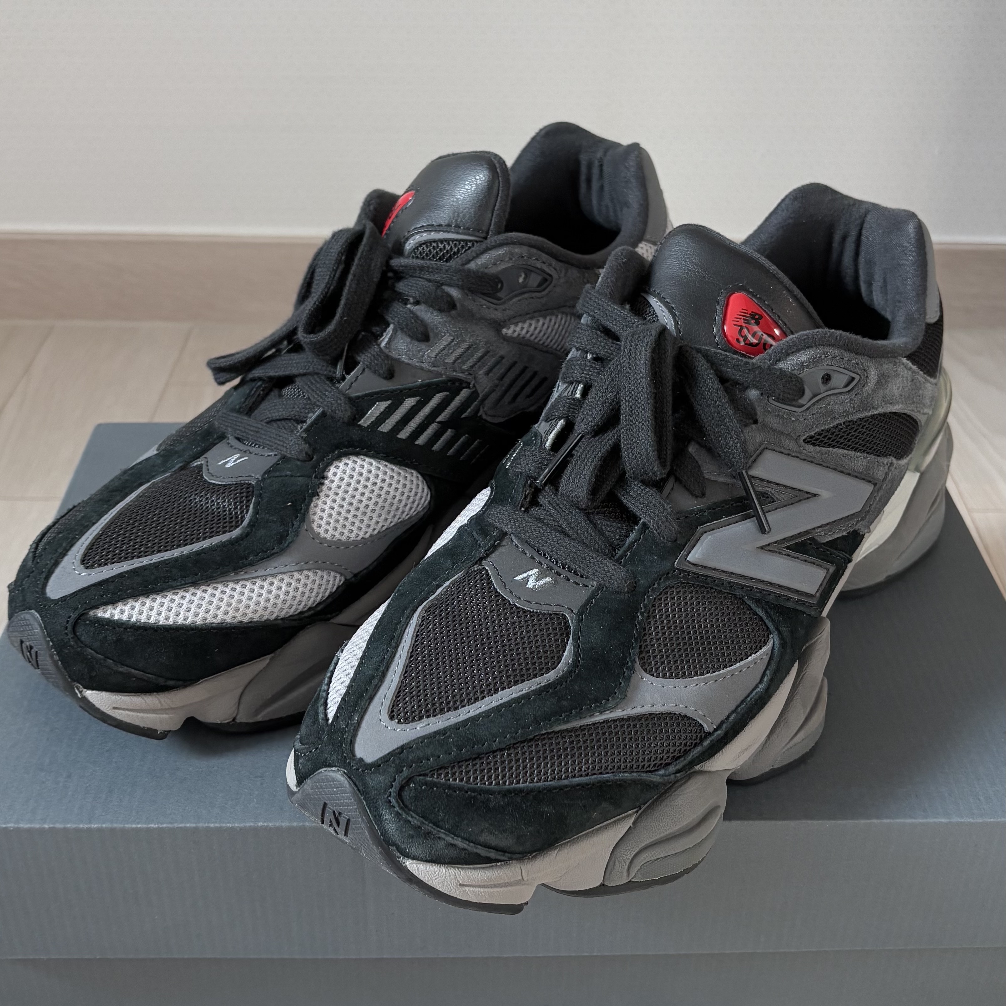 New Balance 9060 Black Castlerock 착용 스타일 - 1