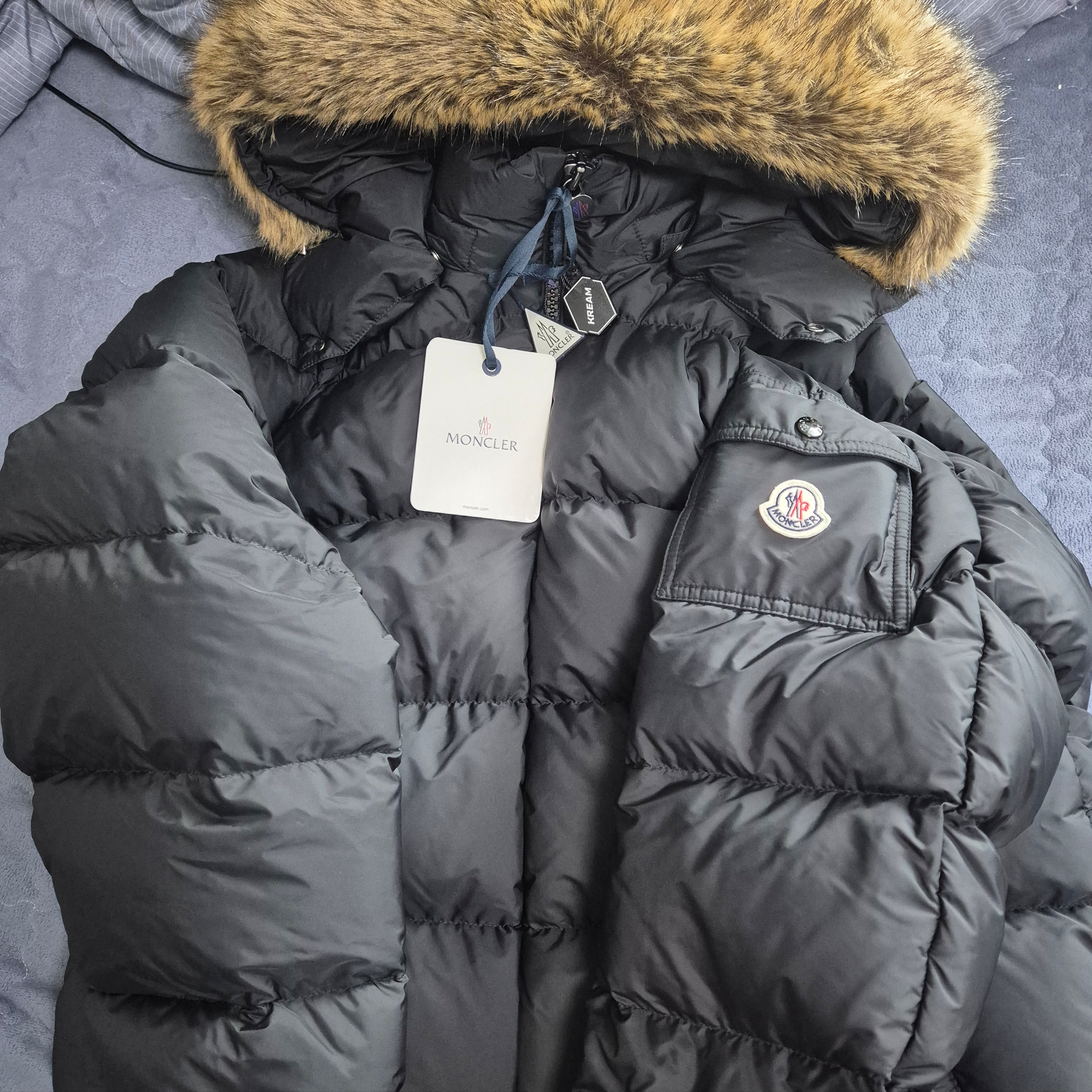 Moncler Mayaf Short Down Jacket Black - 24FW 착용 스타일 - 1