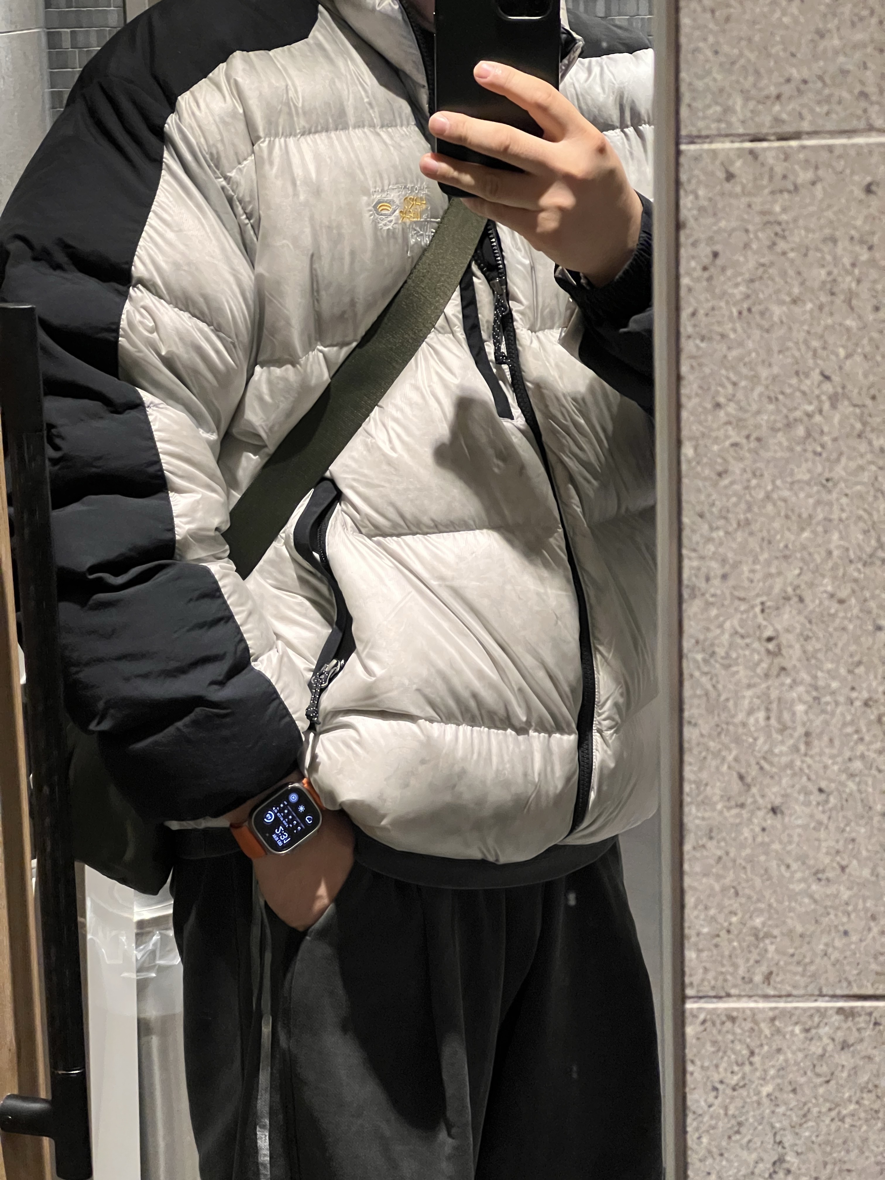 Stussy x Mountain Hardwear Subzero Down Jacket Moonshot Grey Black 착용 스타일