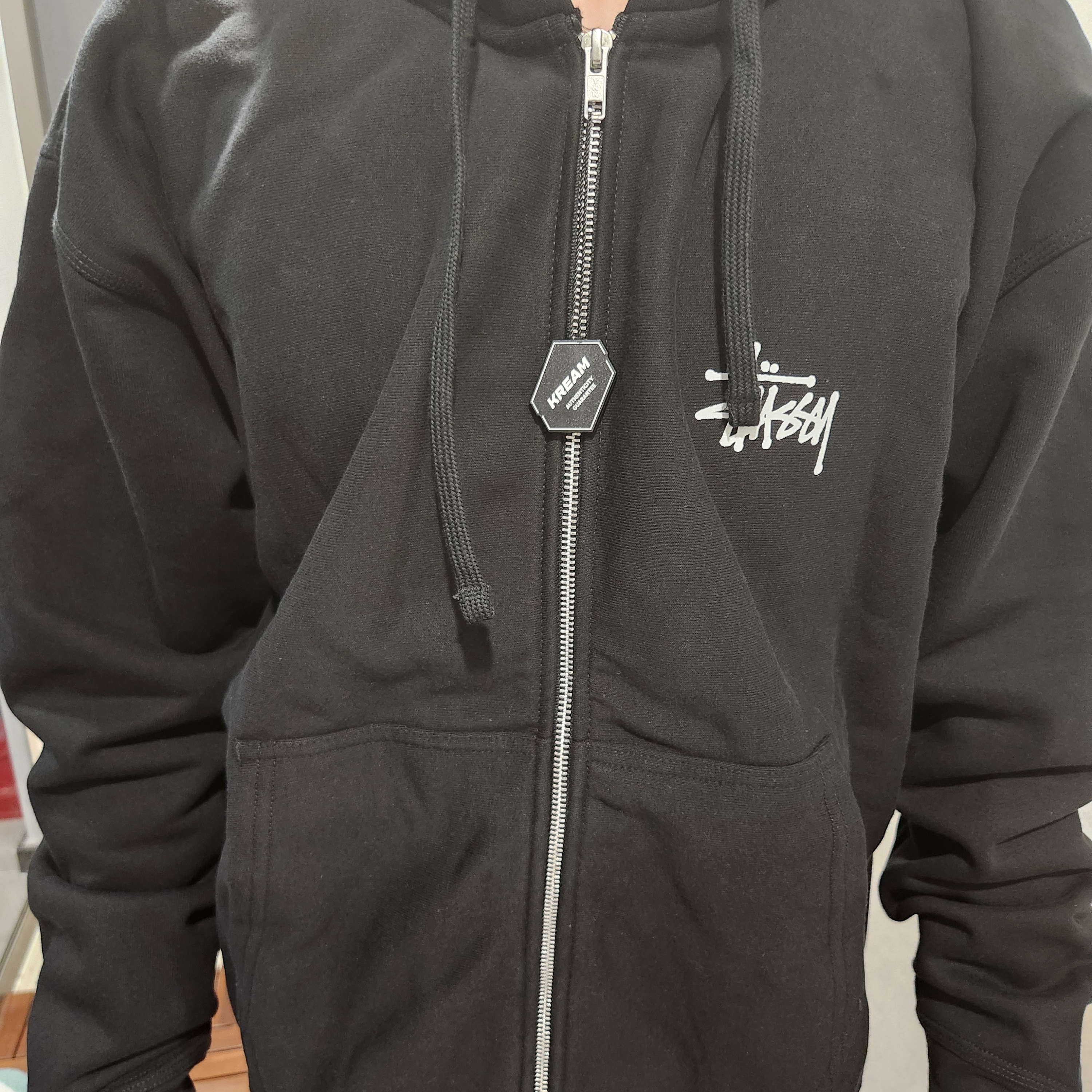 Stussy Basic Zip Hoodie Black 착용 스타일 - 1