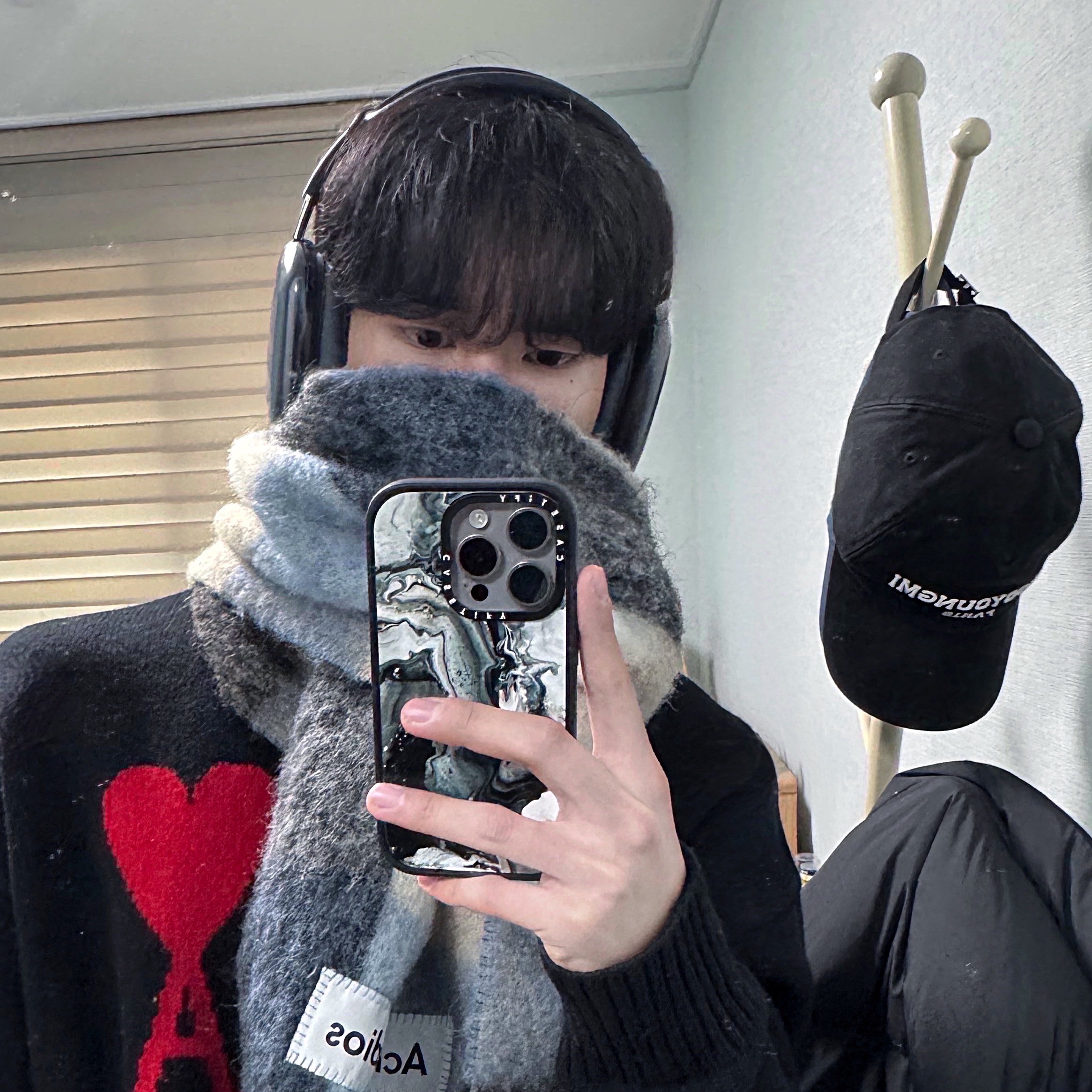 Apple AirPods Max USB C Midnight (Korean Ver.), Acne Studios Mohair Check Muffler Blue Beige Black 착용 스타일