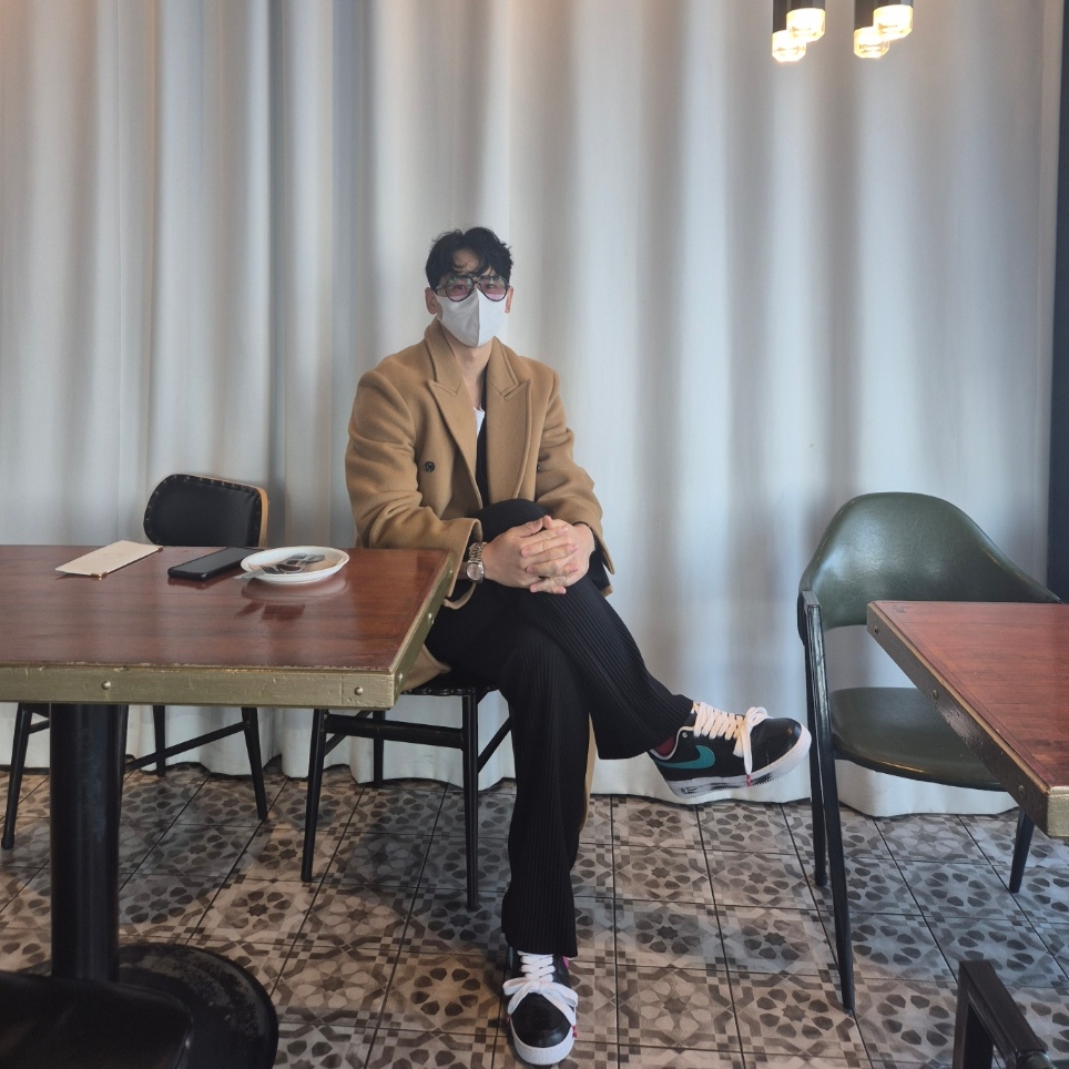 Nike x Peaceminusone Air Force 1 Low Para-Noise 3.0 Black and Multicolor, Ray-Ban Vagabond Polished Black Frame Green Classic G-15 Lenses High Bridge Fit 착용 스타일 - 1