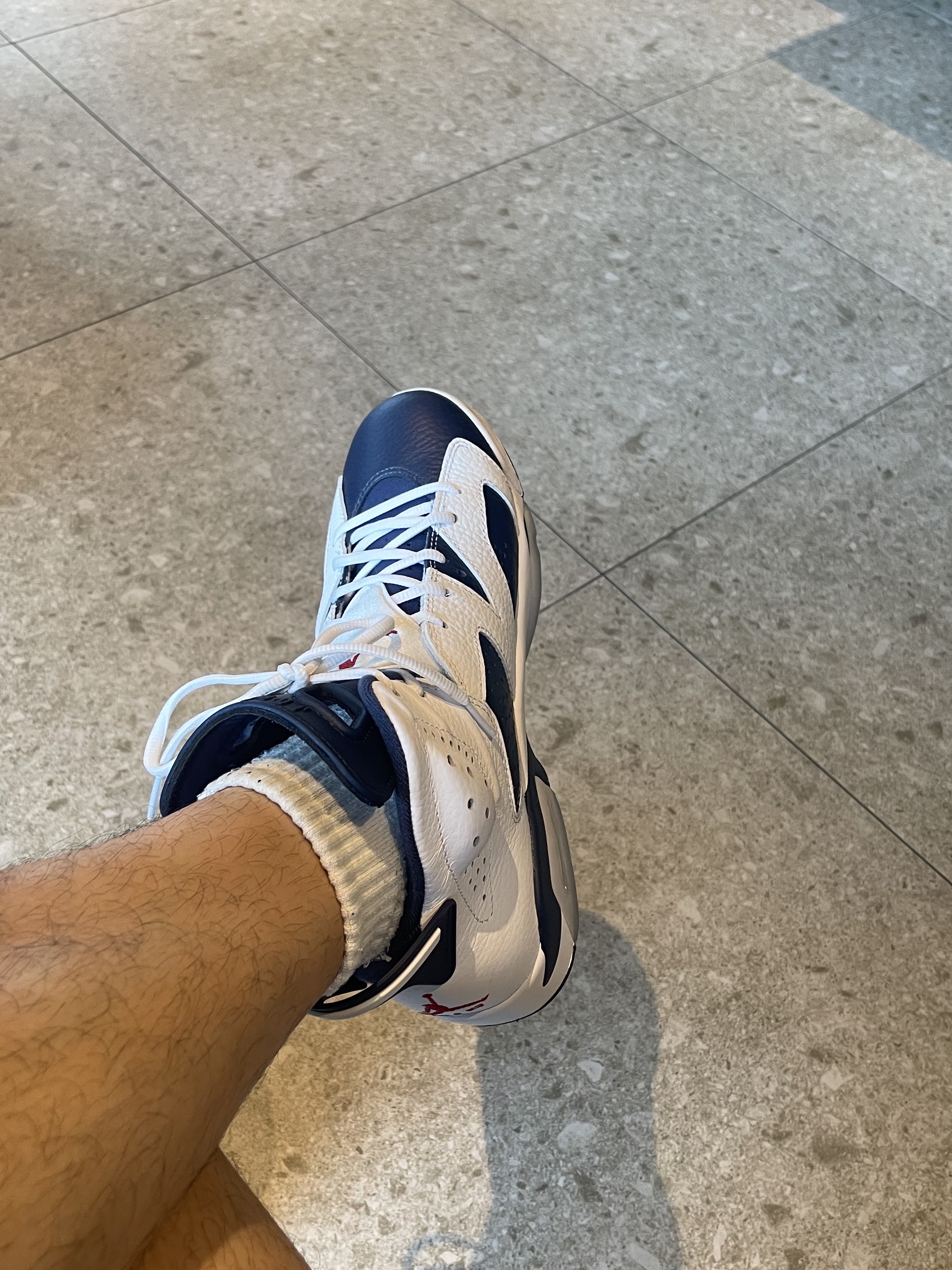 Jordan 6 Retro White and Midnight Navy 착용 스타일 - 2