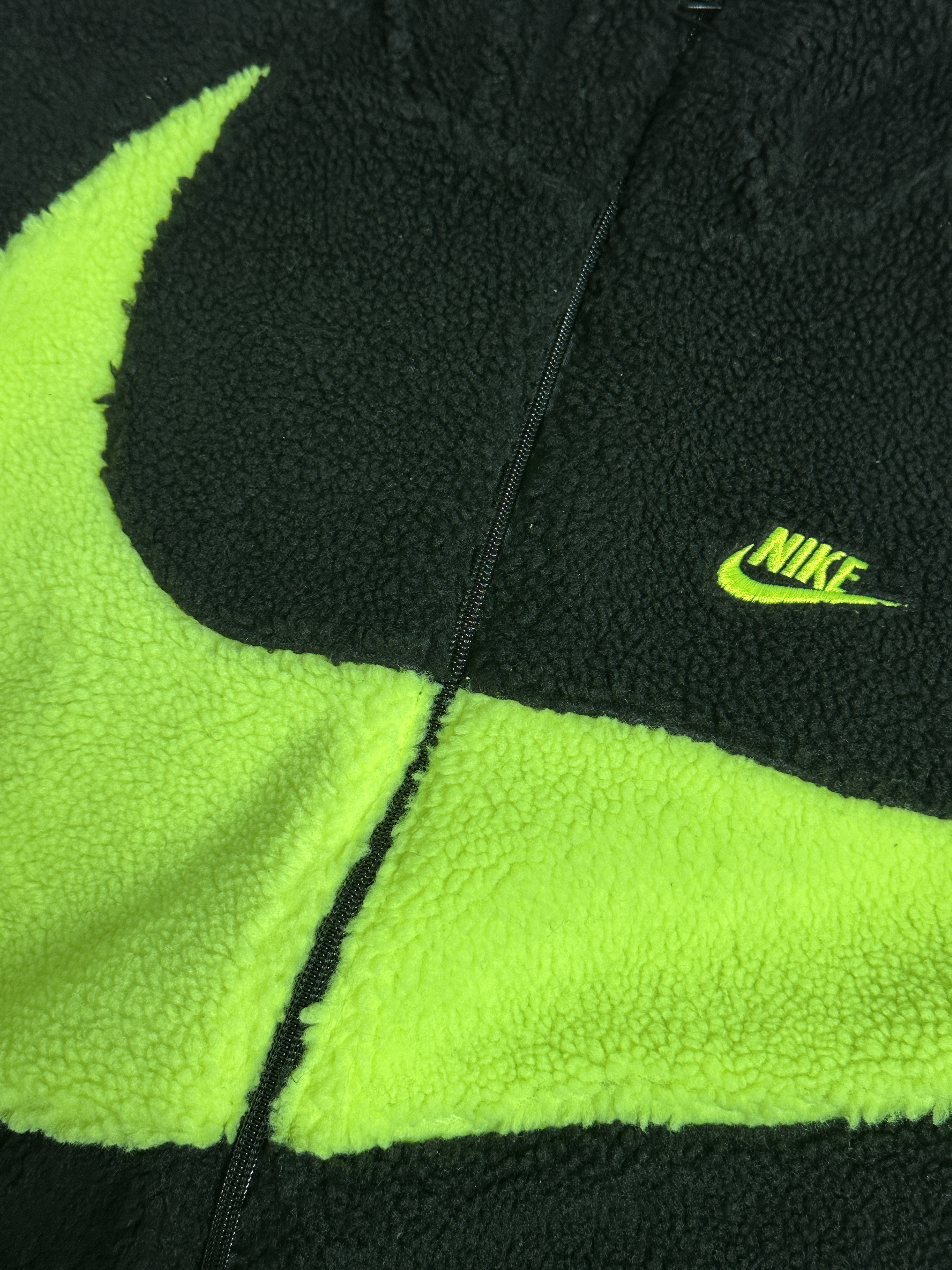 Nike Big Swoosh Full Zip Jacket Black Volt 착용 스타일