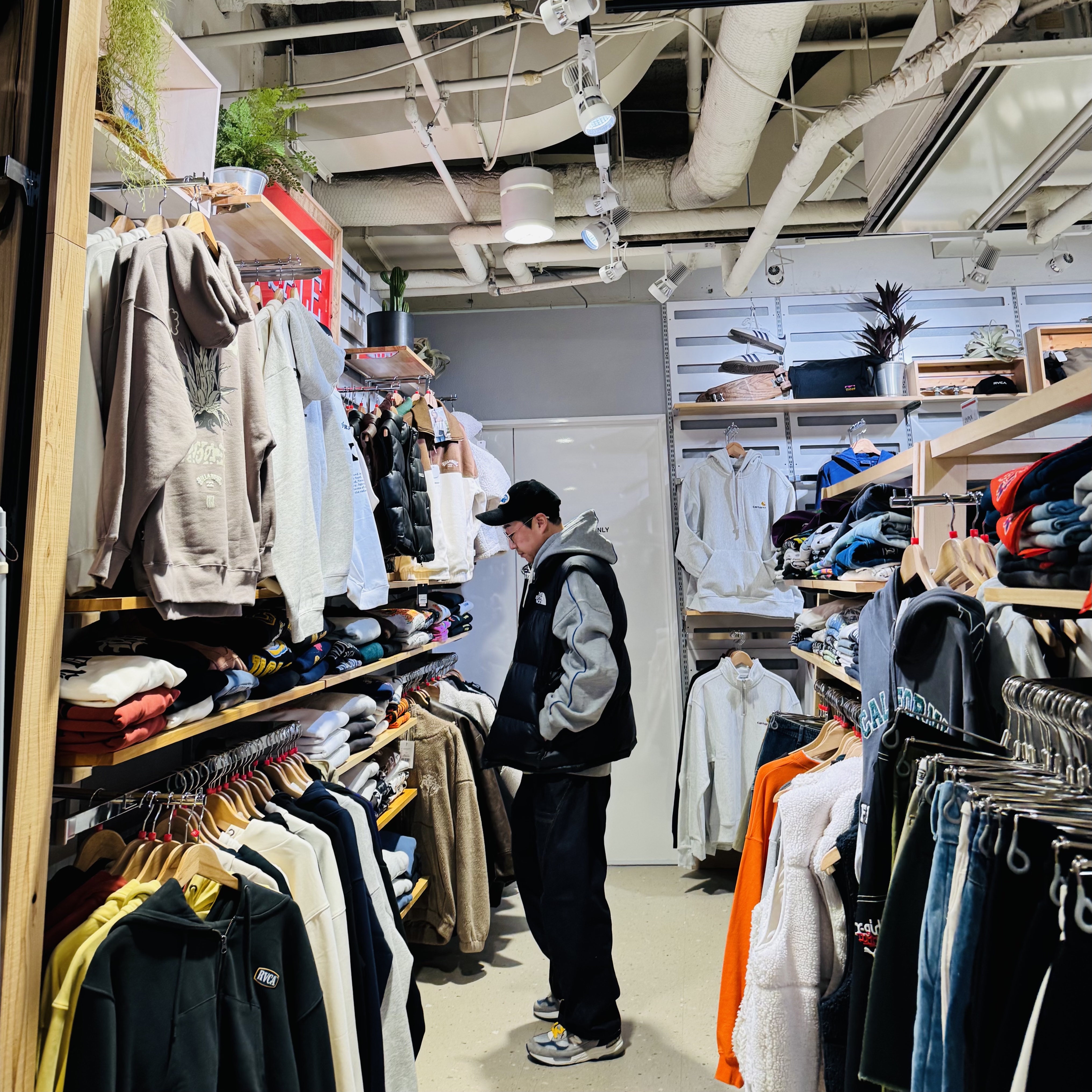 Emis Corduroy Wappen Ball Cap Black, The North Face Nuptse Hybrid Down Ball Vest Black 착용 스타일 - 4